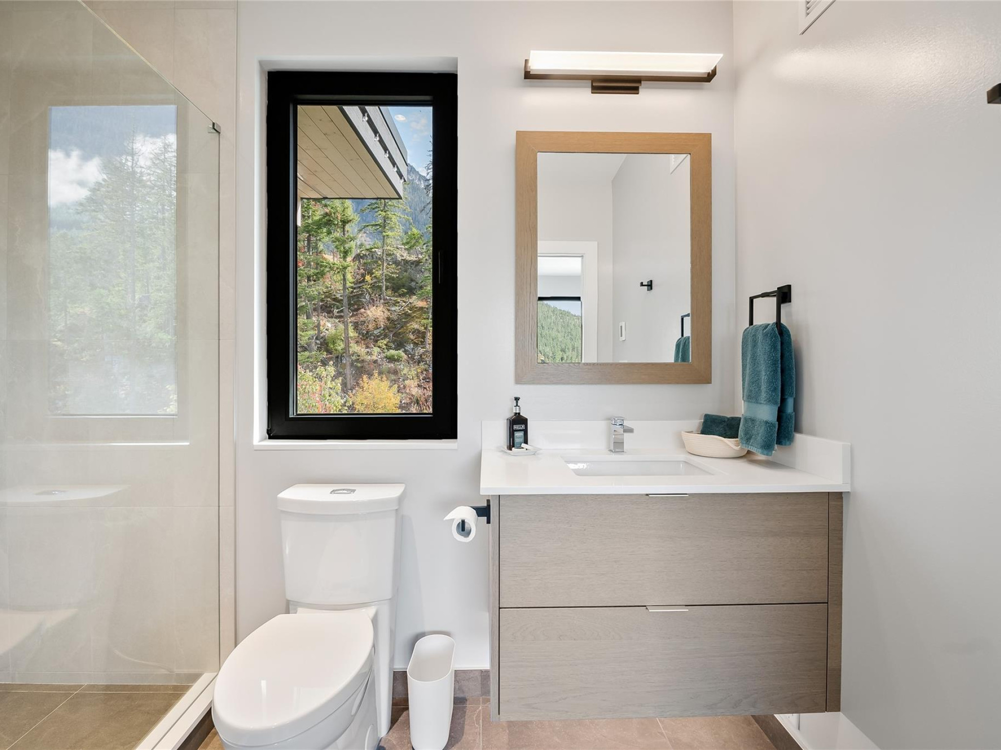 9292 Stellar's Way image 17