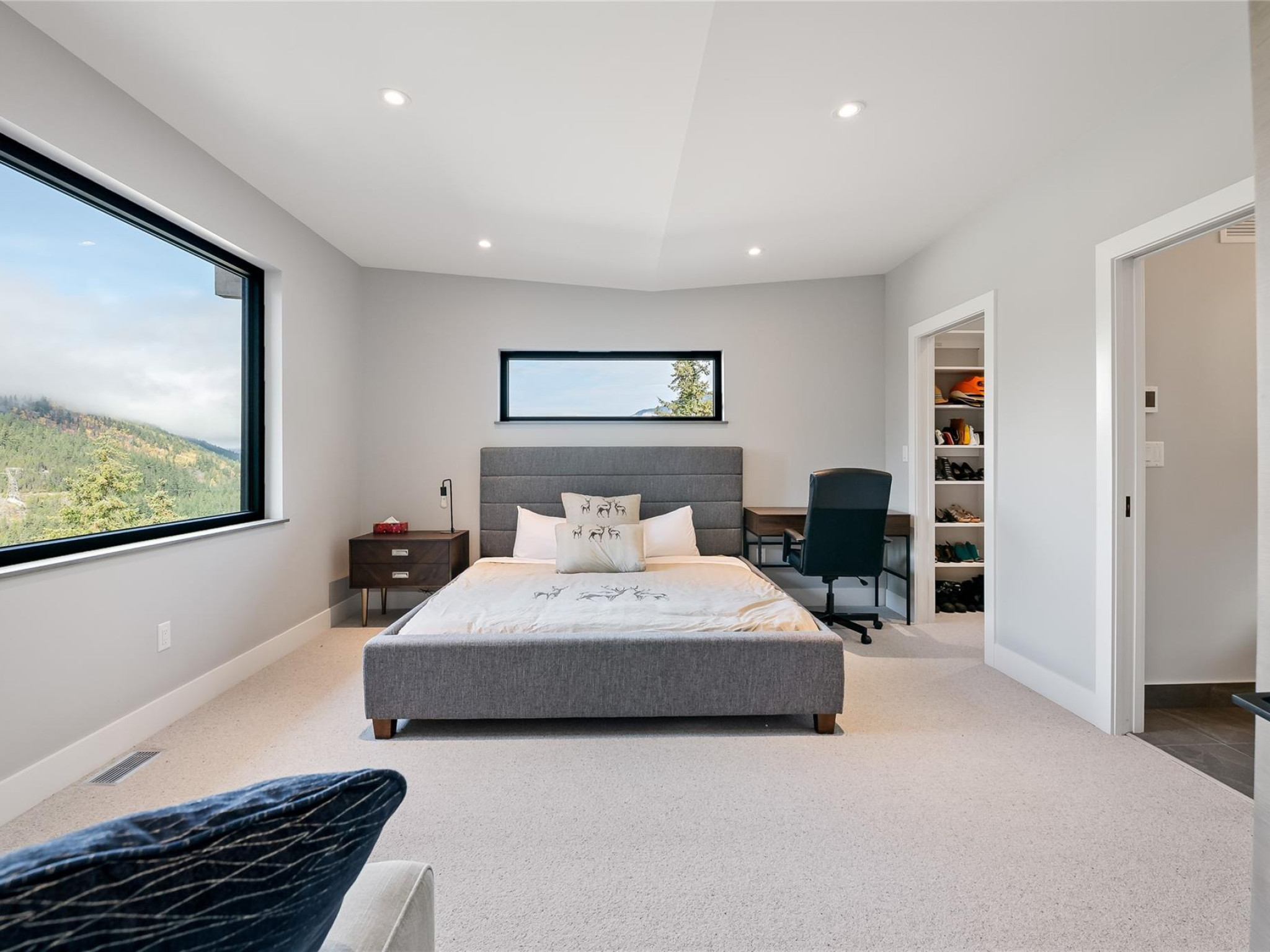 9292 Stellar's Way image 18