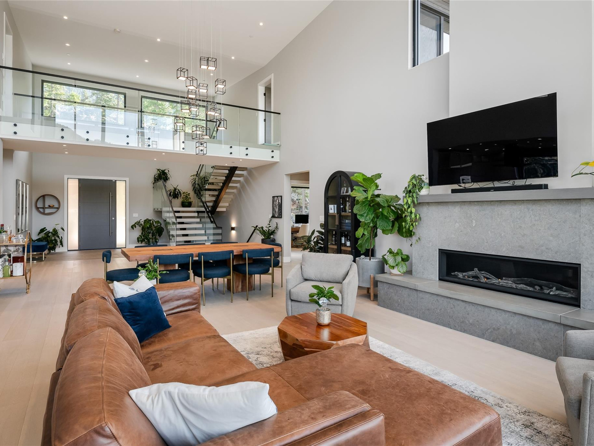 9292 Stellar's Way image 1