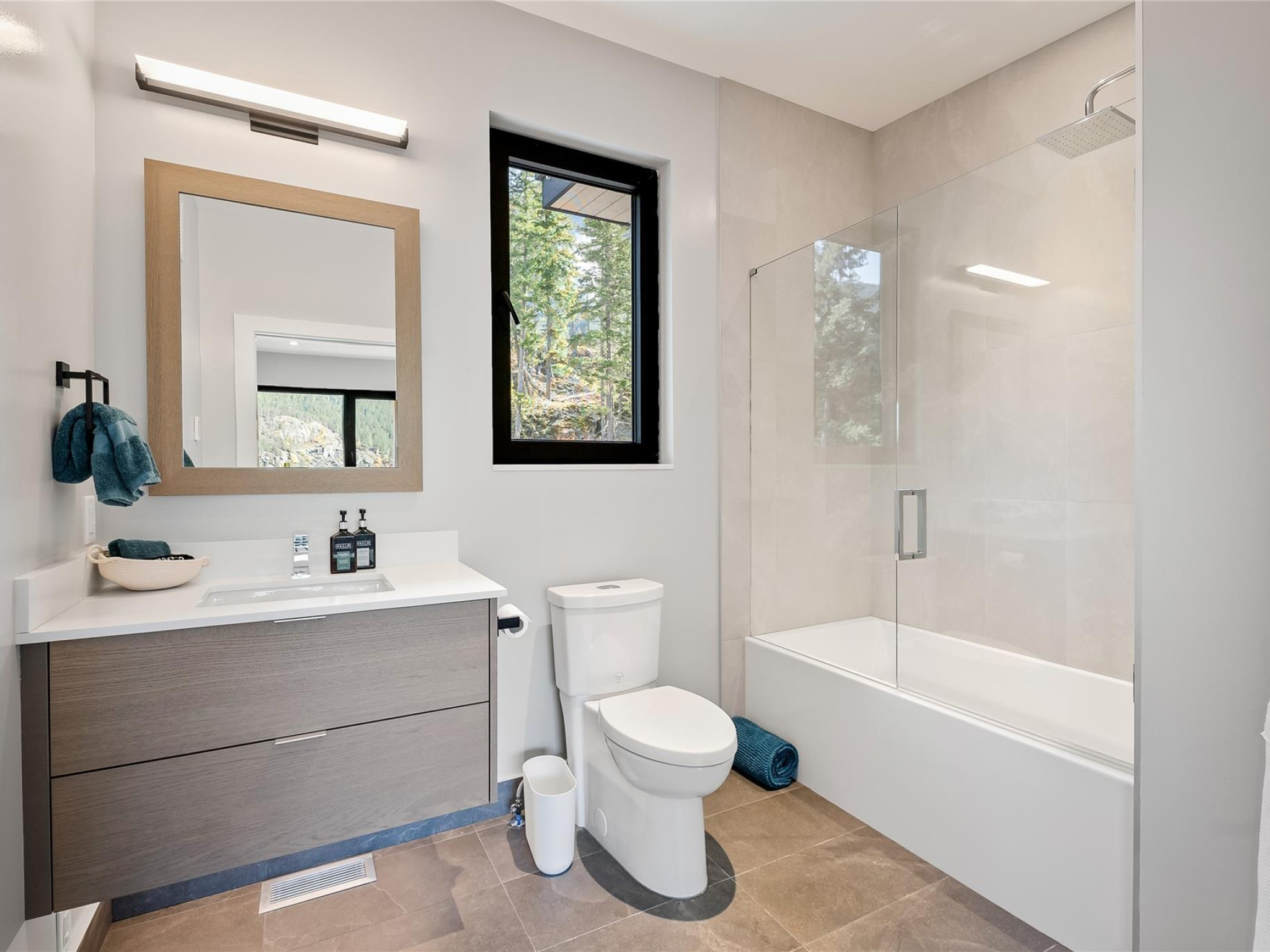 9292 Stellar's Way image 19