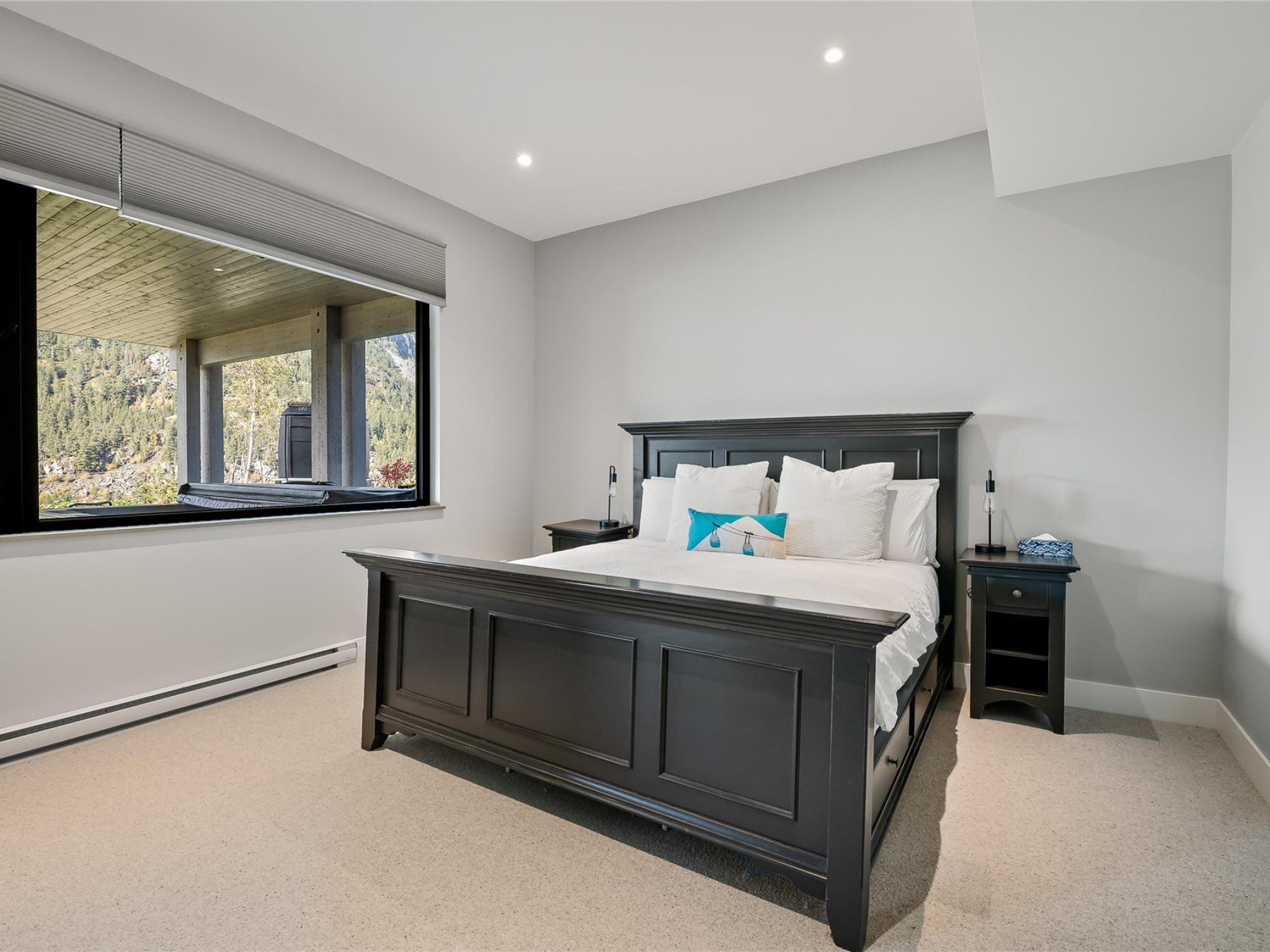 9292 Stellar's Way image 24