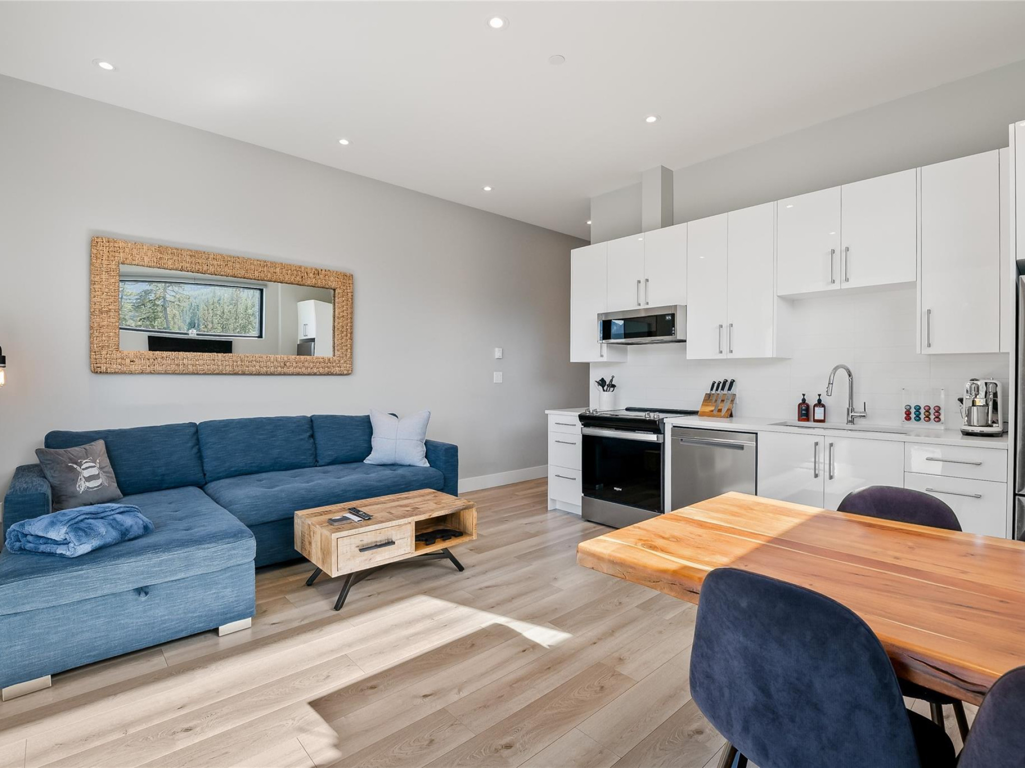 9292 Stellar's Way image 28