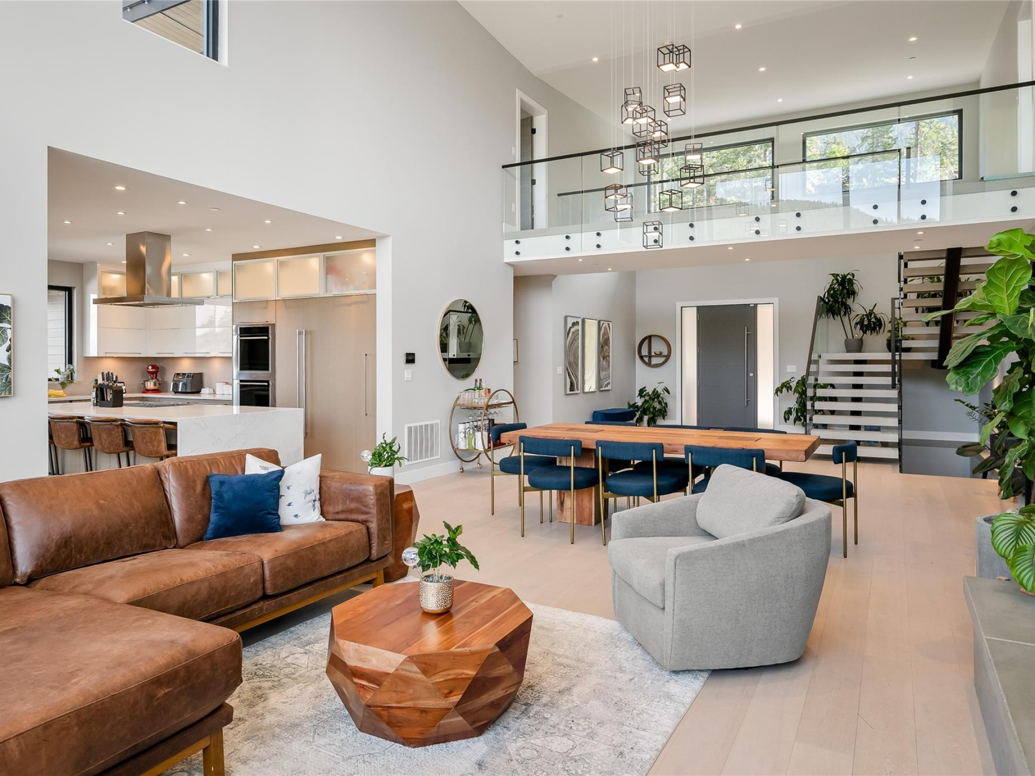 9292 Stellar's Way image 2