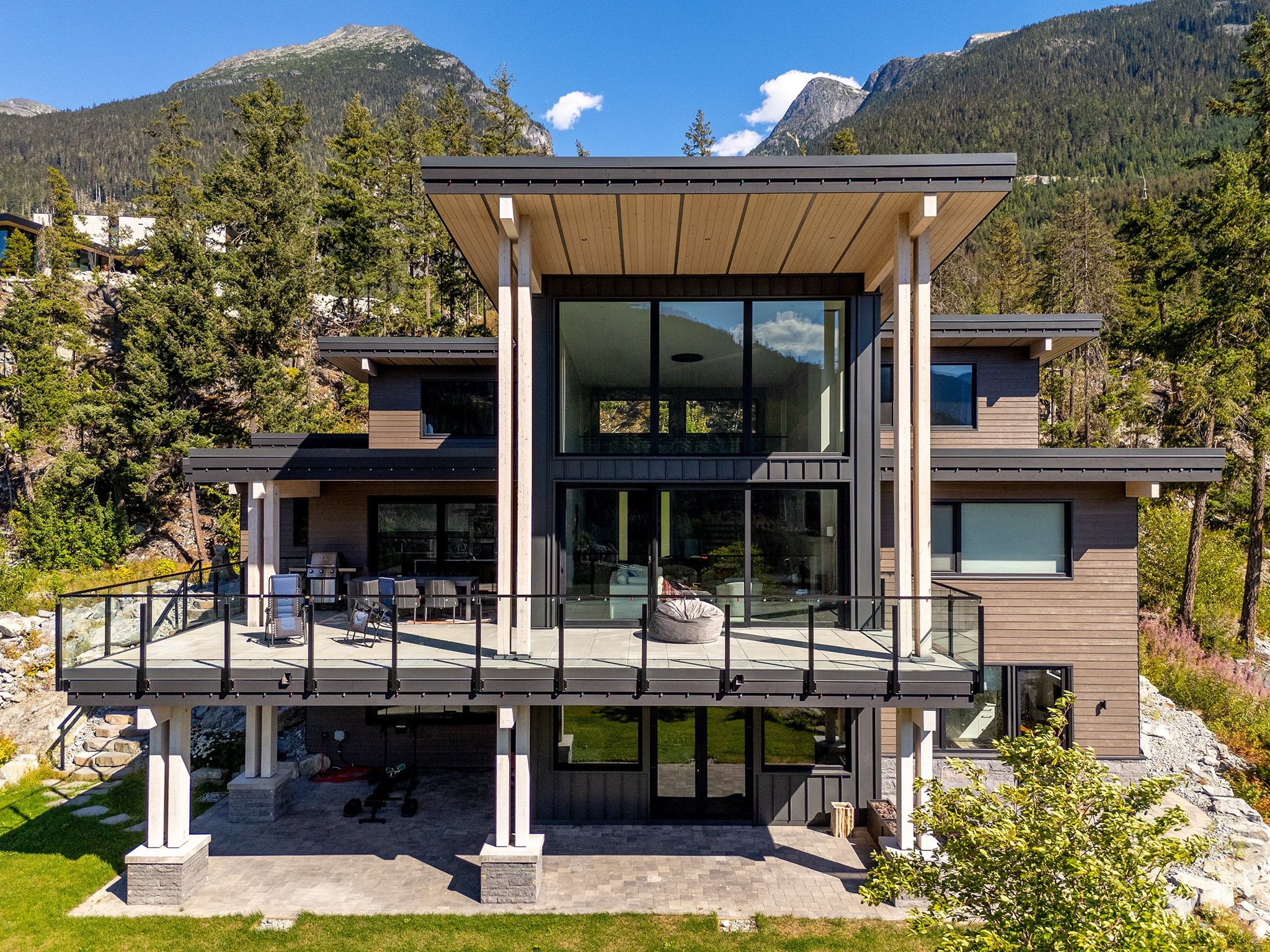 9292 Stellar's Way image 33