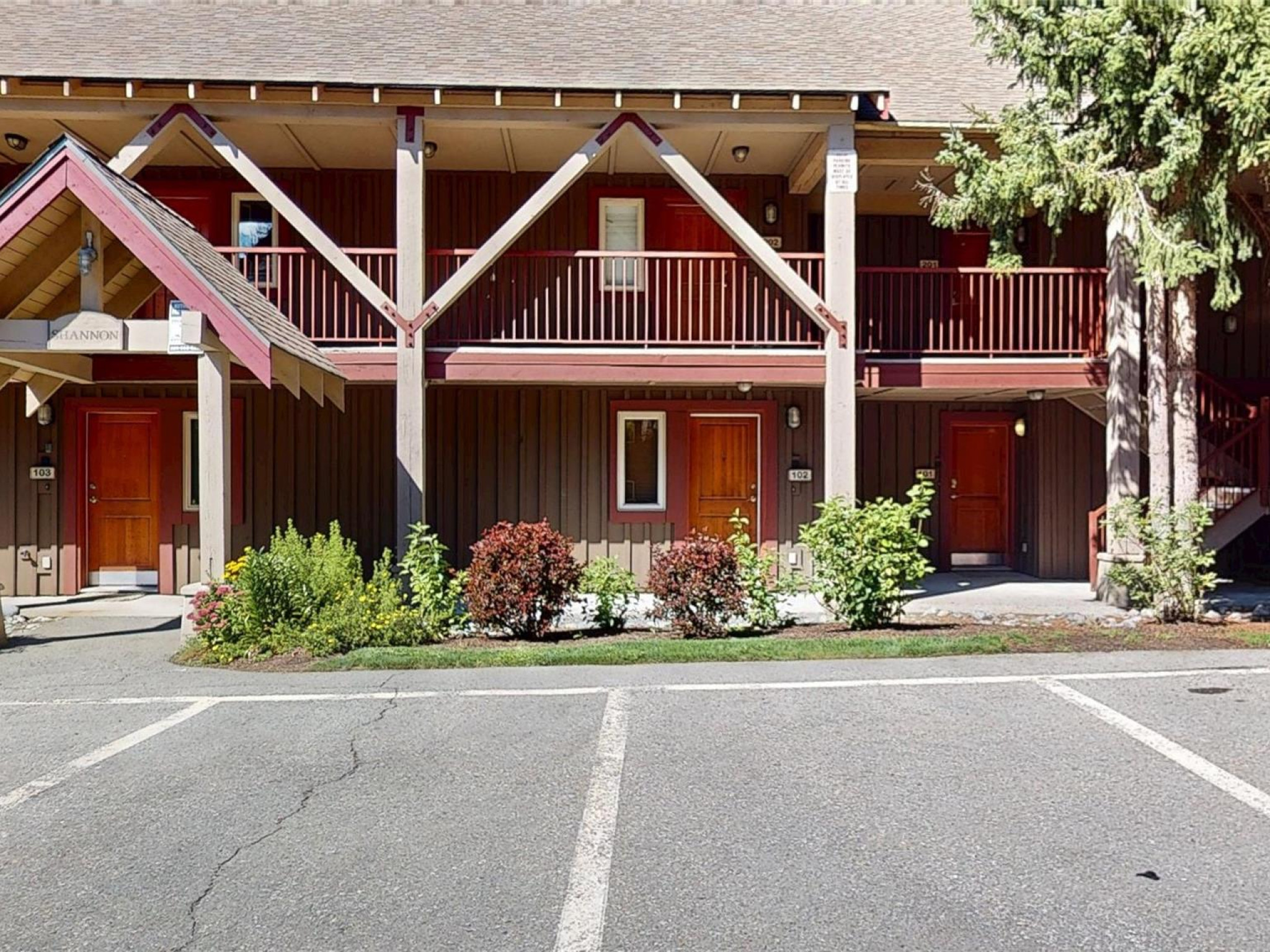 101-3070 Hillcrest Drive image 13