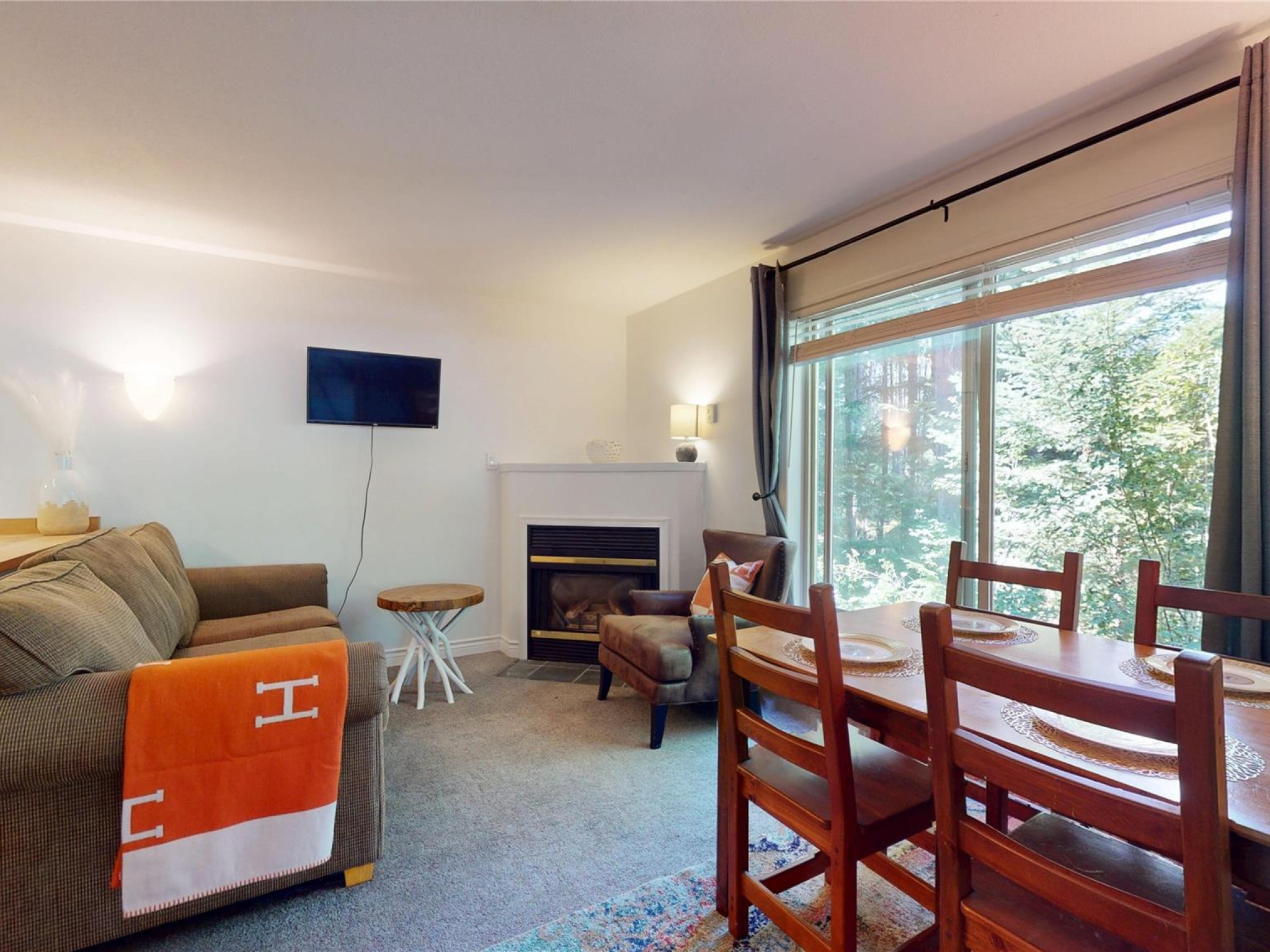 101-3070 Hillcrest Drive image 1