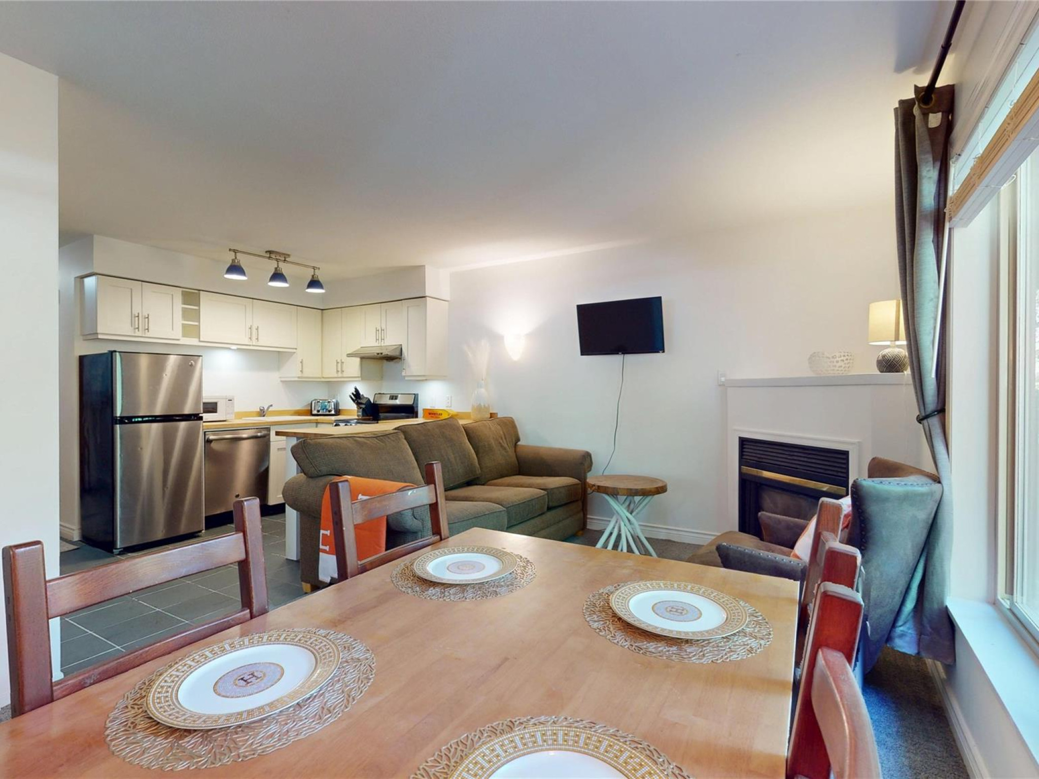 101-3070 Hillcrest Drive image 2