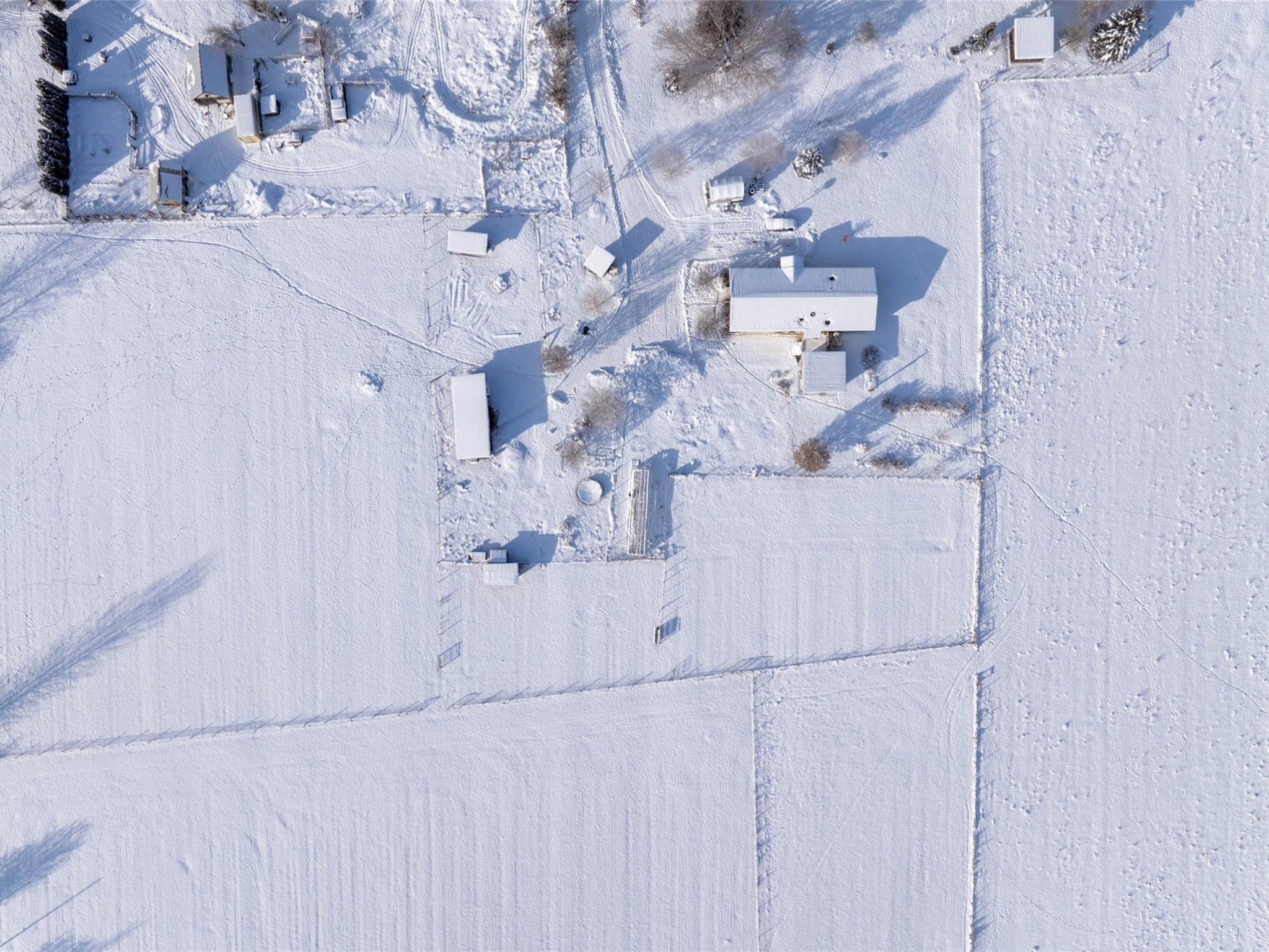 899 Erickson Road image 37