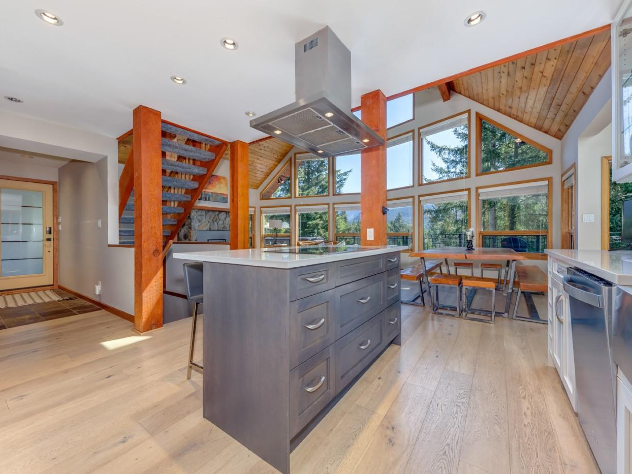 8505 Matterhorn Drive image 10