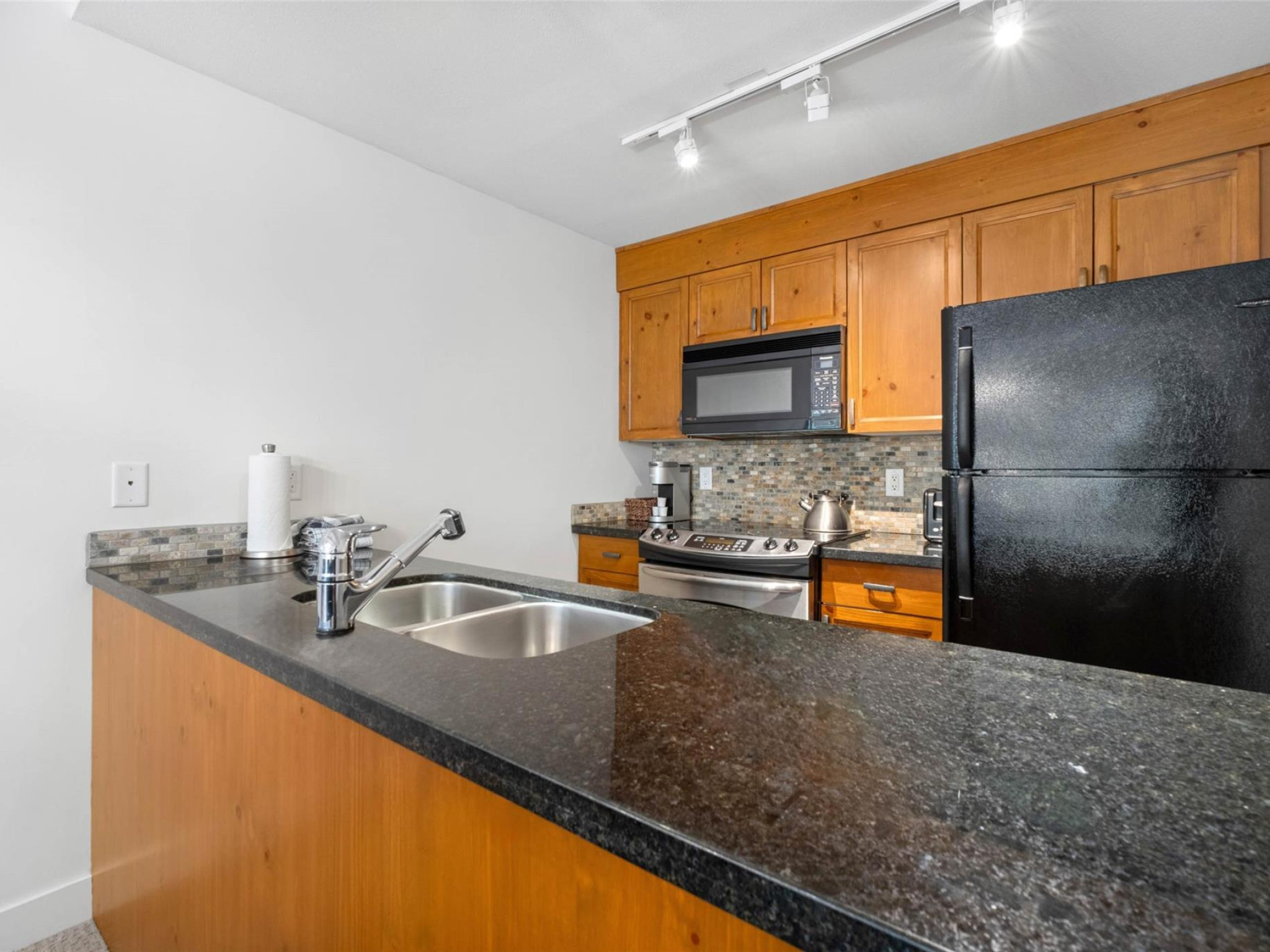 218/219-4573 Chateau Boulevard image 9