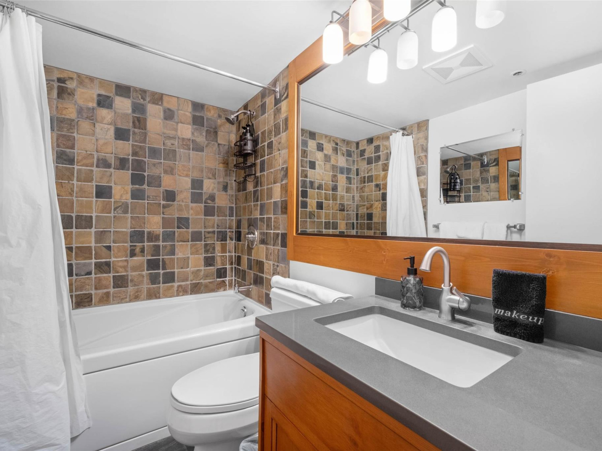 218/219-4573 Chateau Boulevard image 12