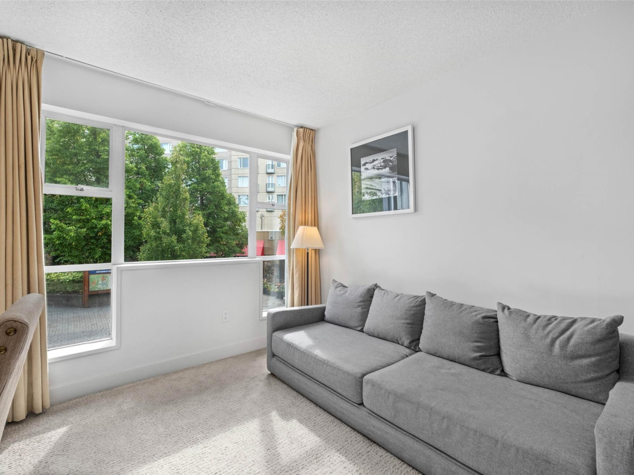 218/219-4573 Chateau Boulevard image 17