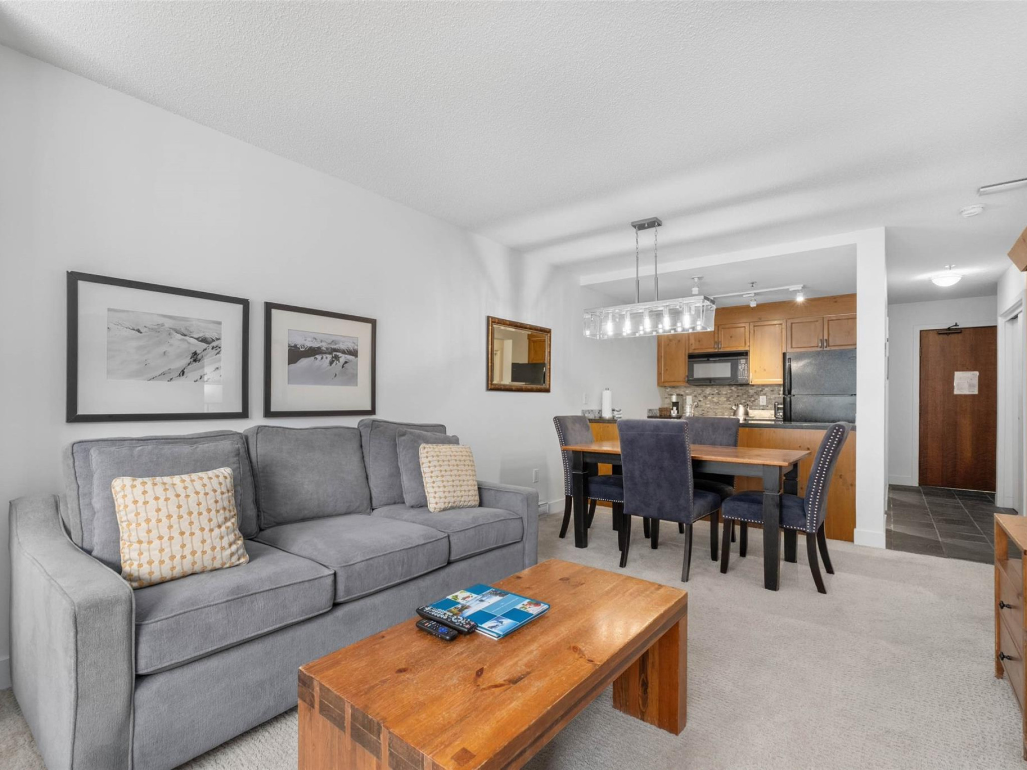 218/219-4573 Chateau Boulevard image 4