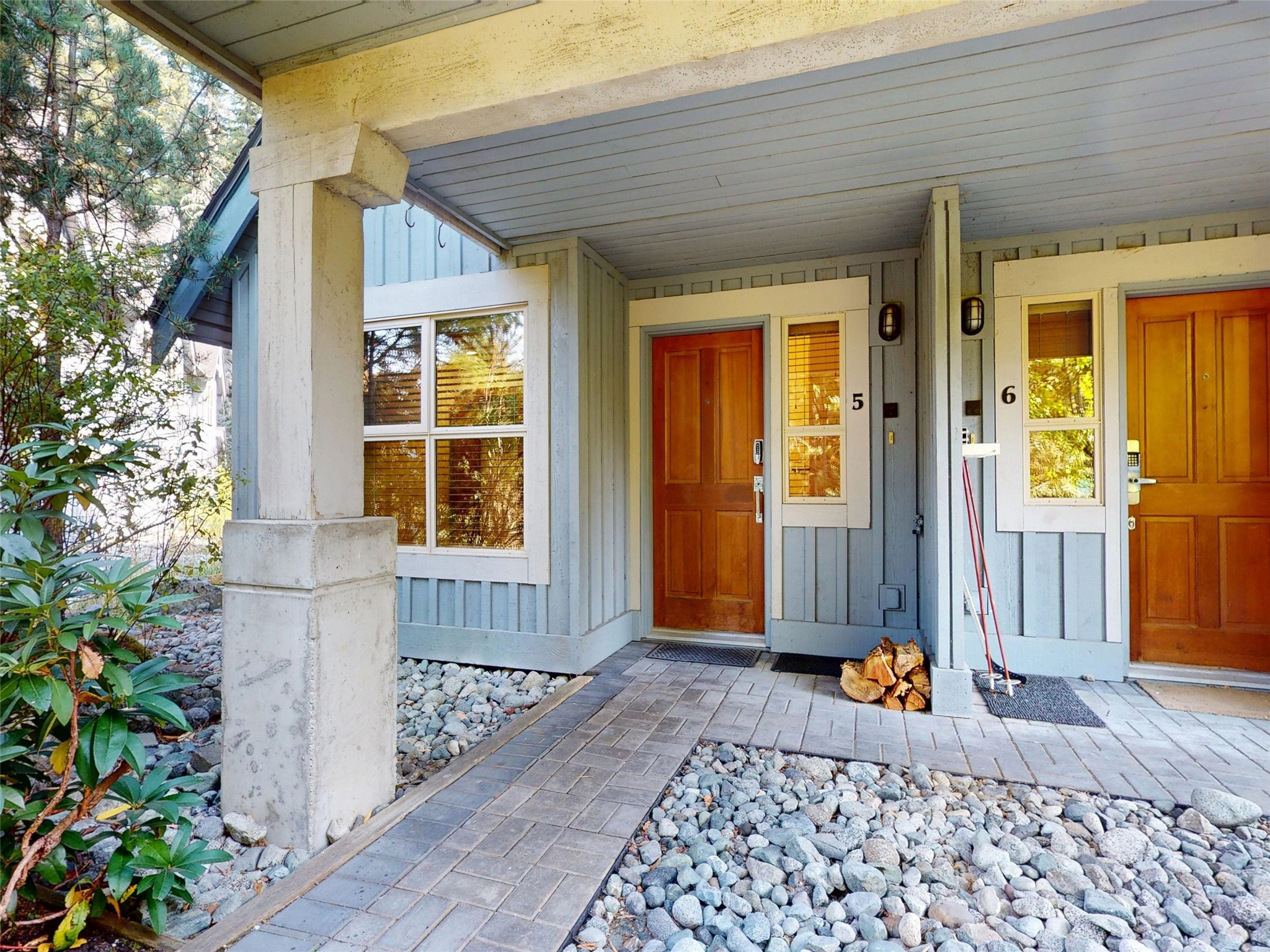 5-4661 Blackcomb Way image 1