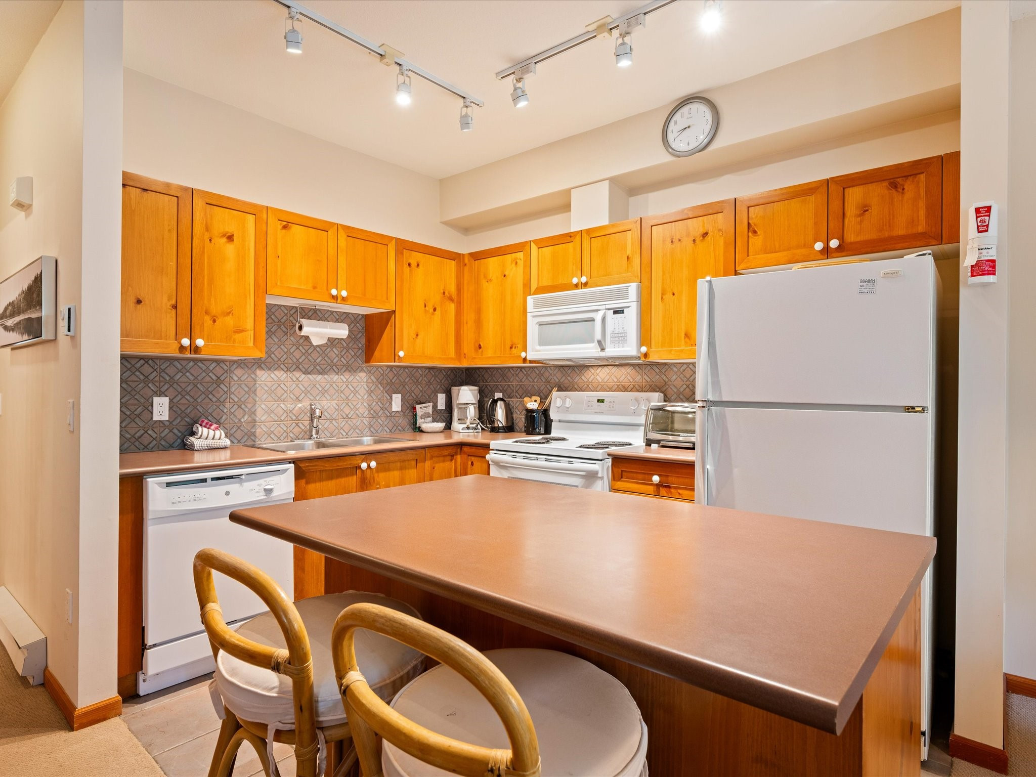 203-3300 Ptarmigan Place image 10