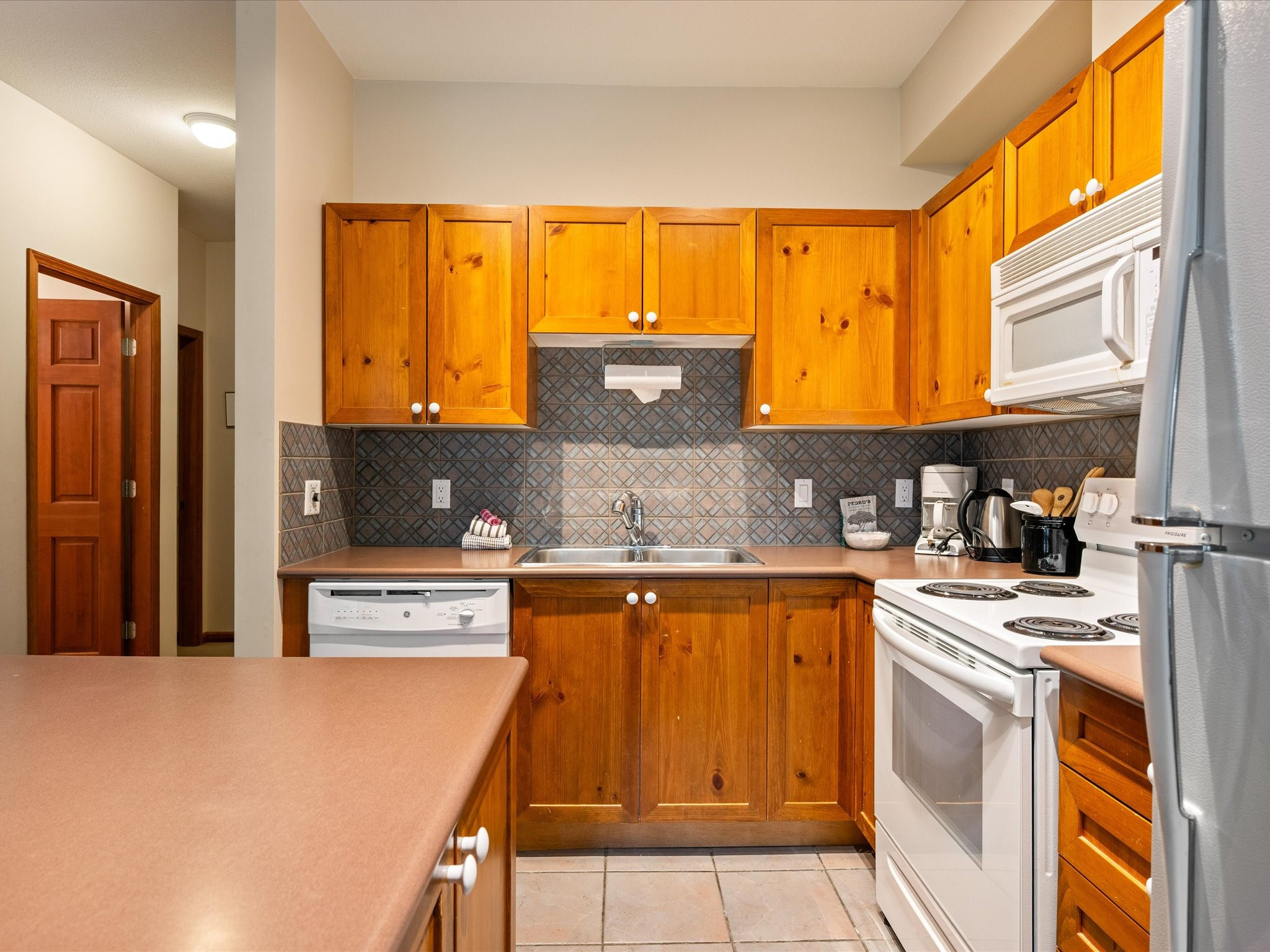 203-3300 Ptarmigan Place image 12