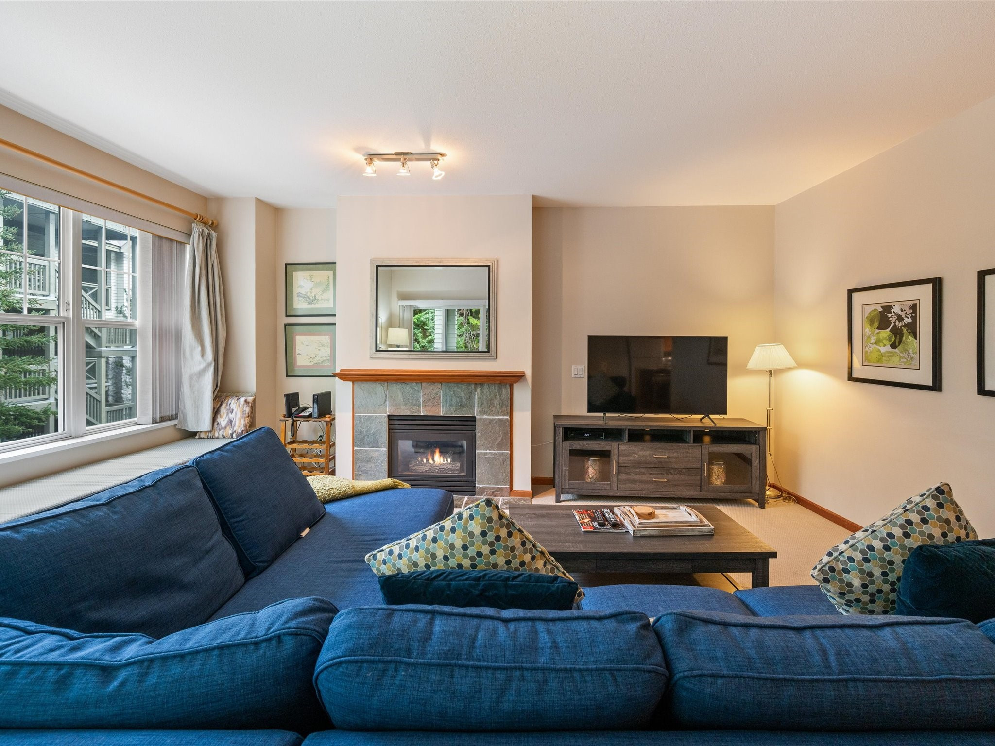 203-3300 Ptarmigan Place image 1