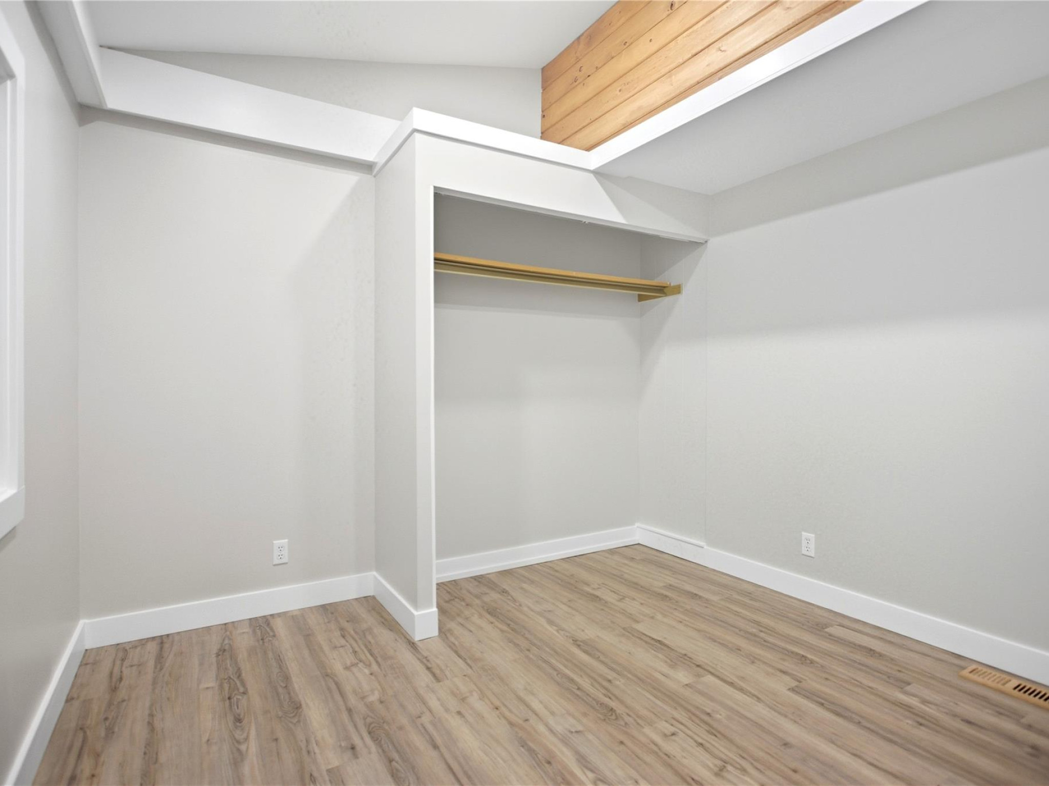 9257 Portage Road image 20