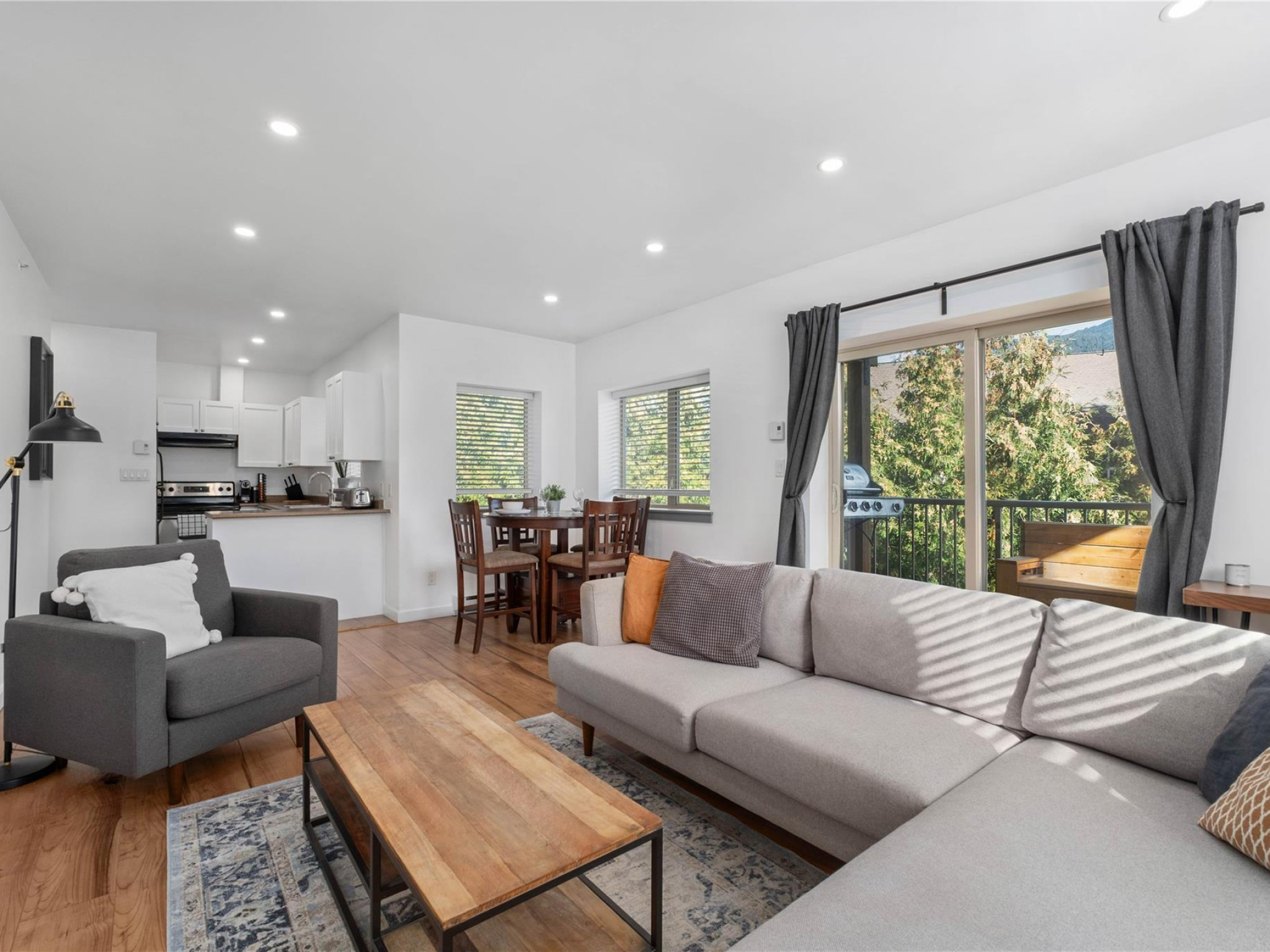 207-1411 Portage Road image 1