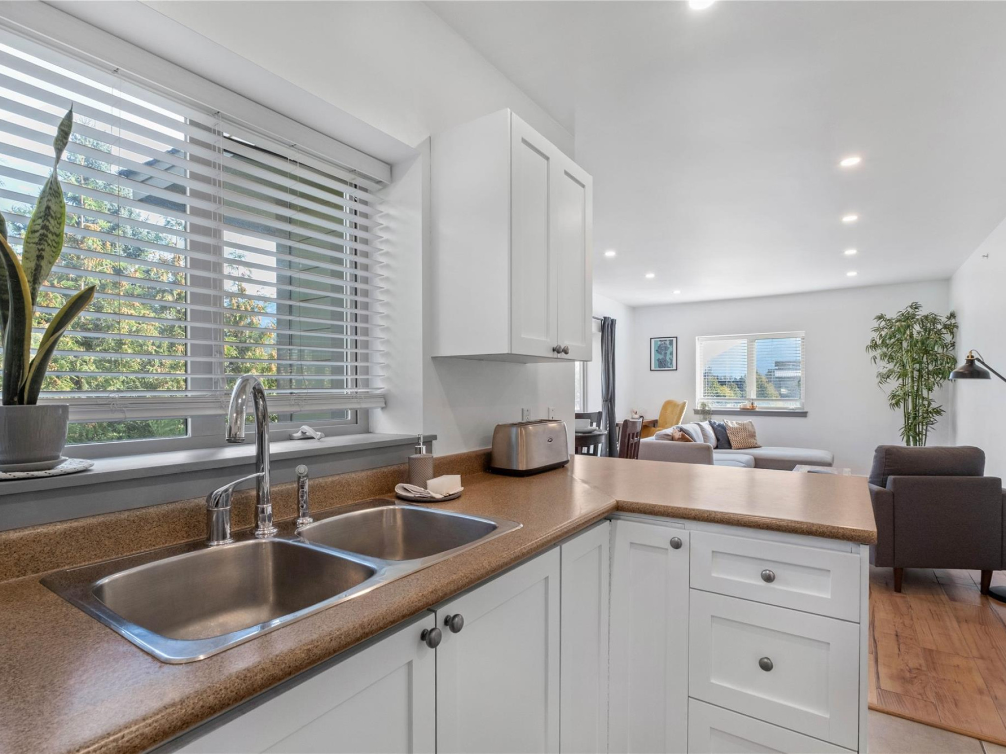 207-1411 Portage Road image 4