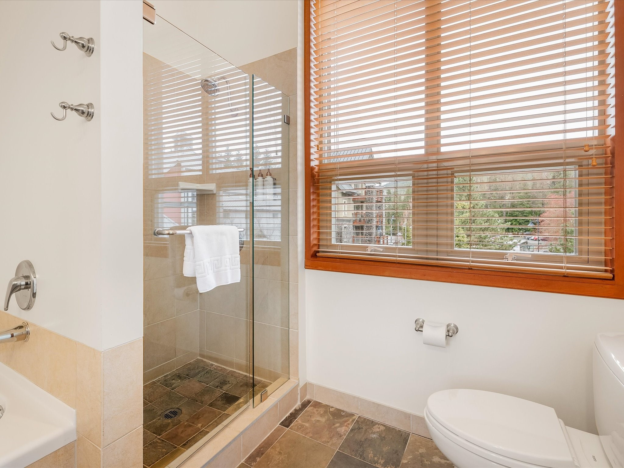 4407-4299 Blackcomb Way image 16