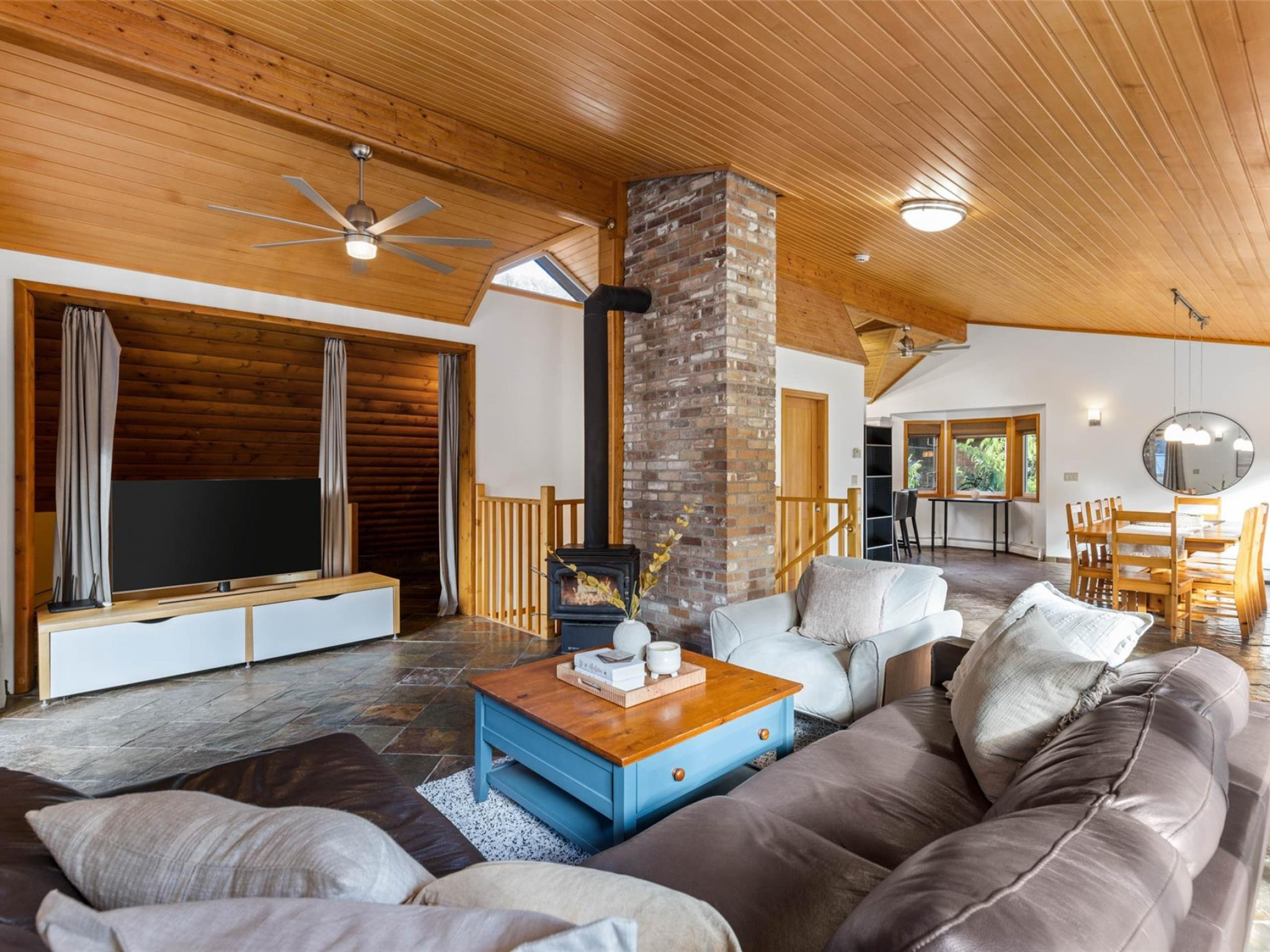 9548 Emerald Drive image 9