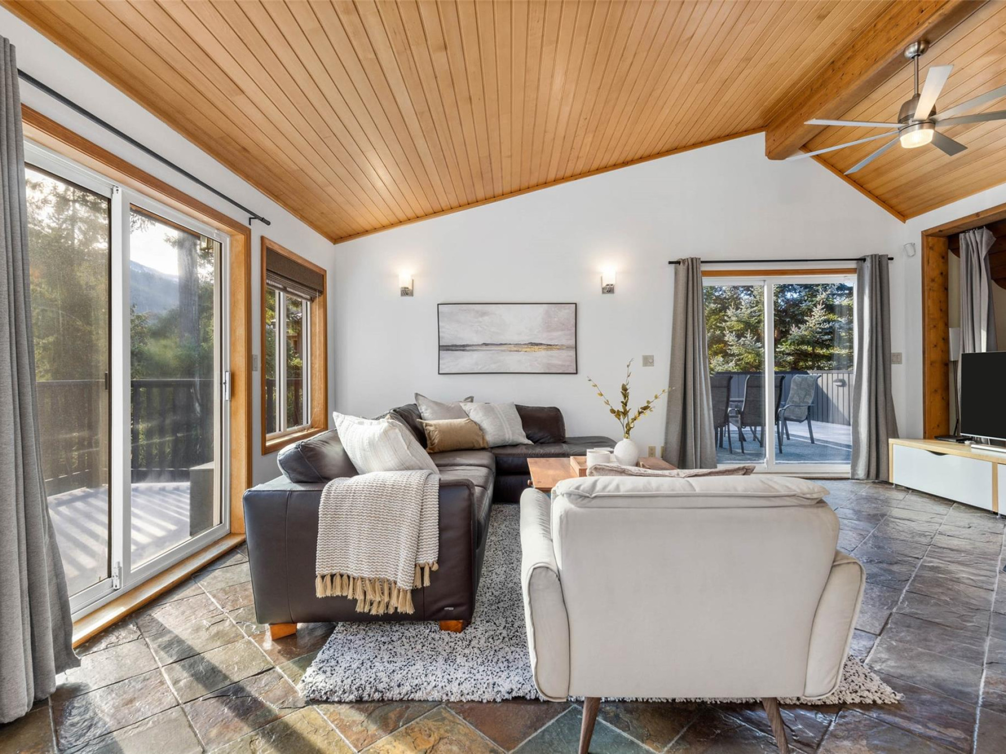 9548 Emerald Drive image 12