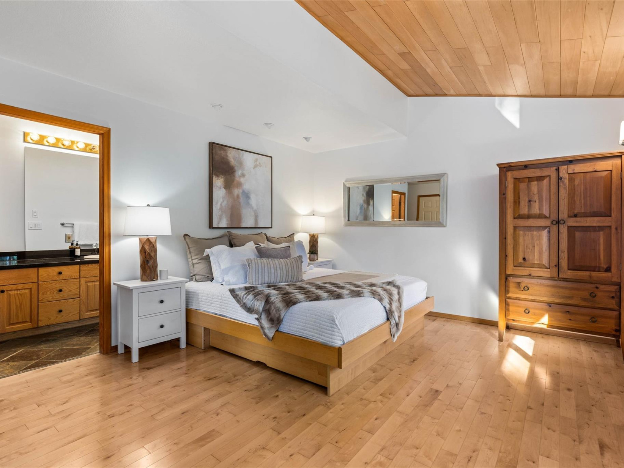 9548 Emerald Drive image 15