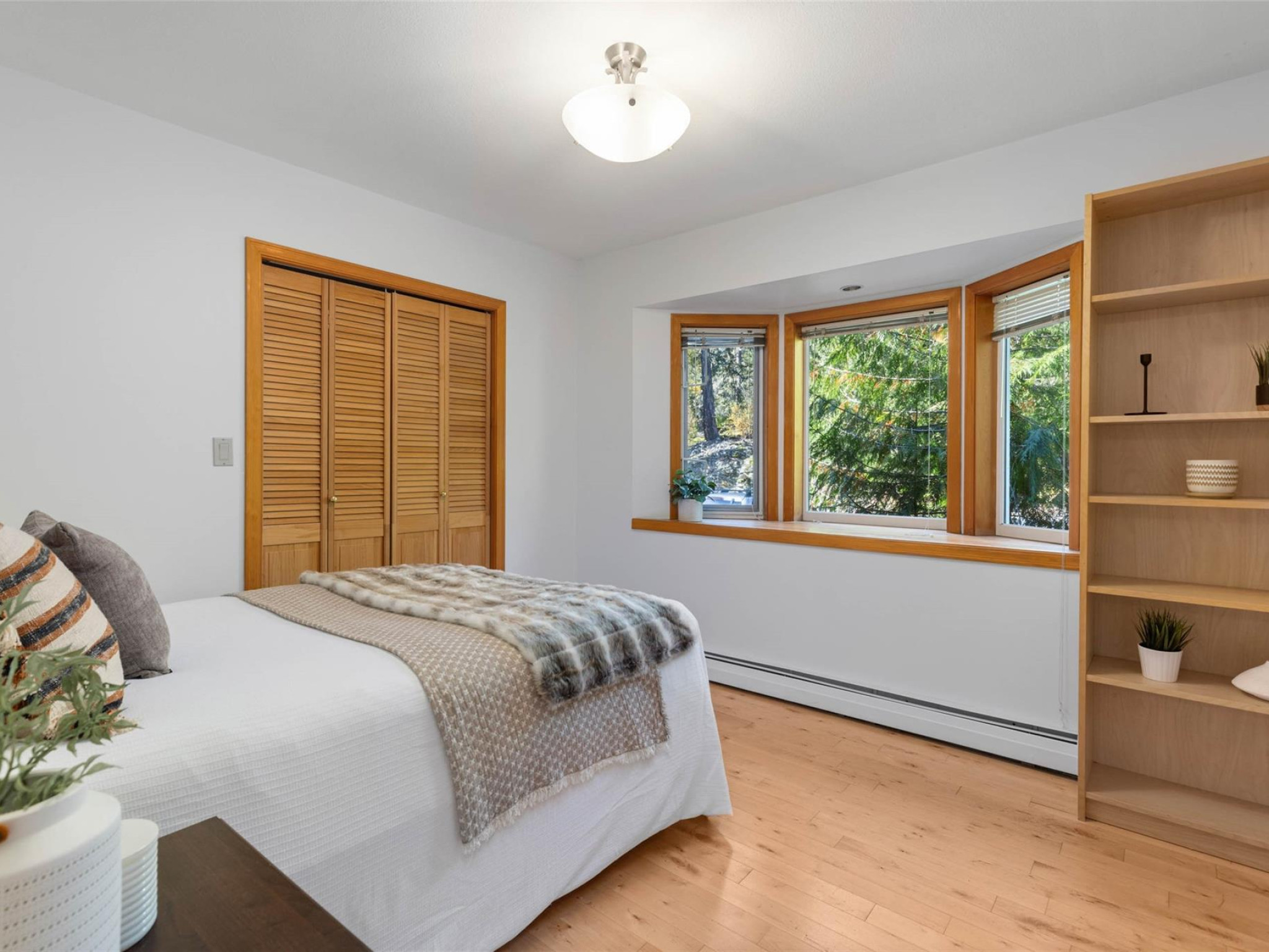 9548 Emerald Drive image 22