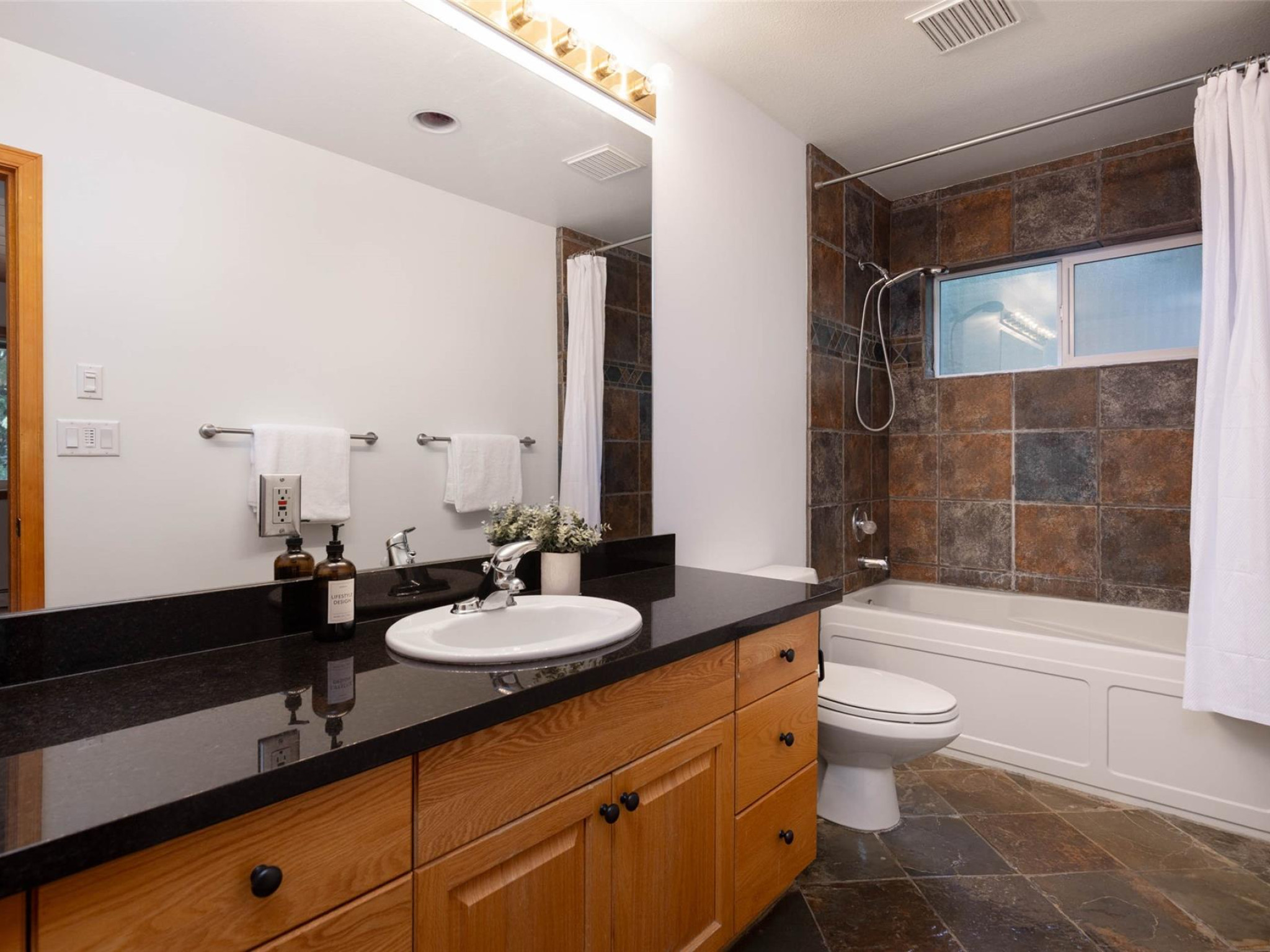 9548 Emerald Drive image 26