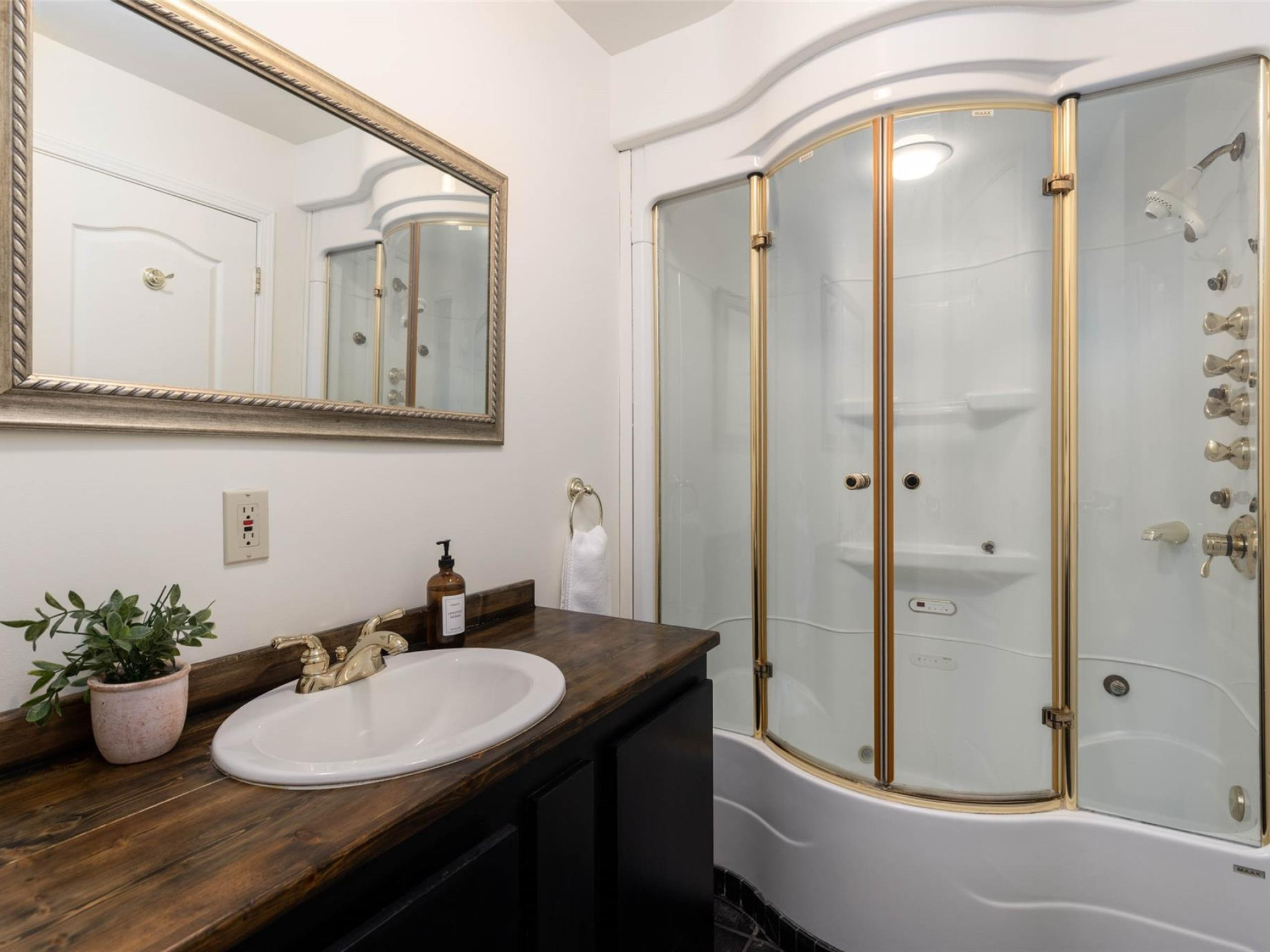 9548 Emerald Drive image 29