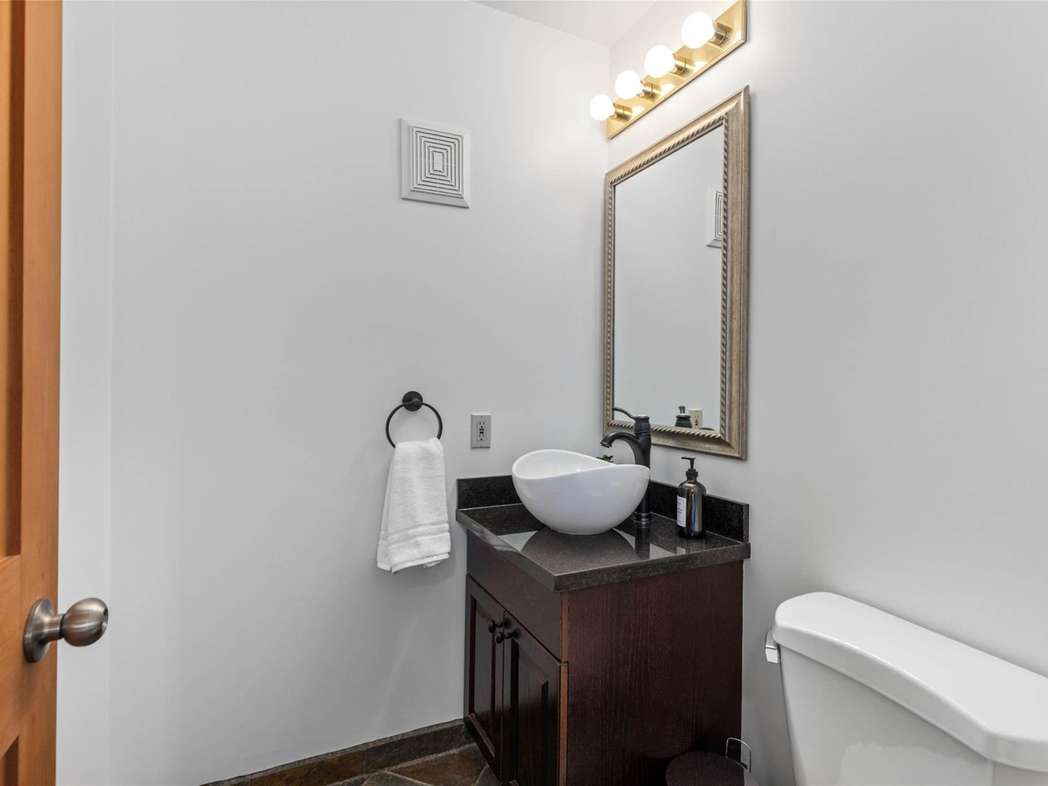 9548 Emerald Drive image 30