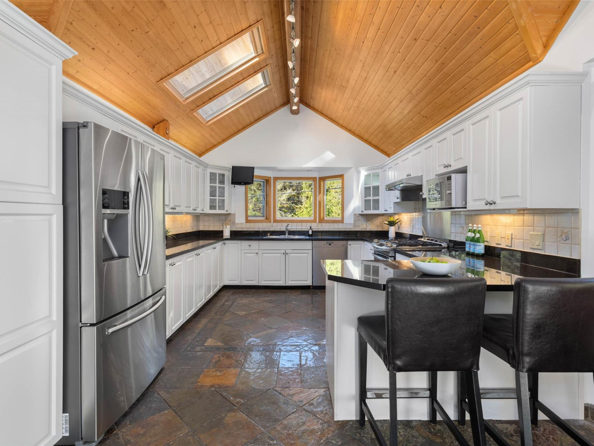 9548 Emerald Drive image 7