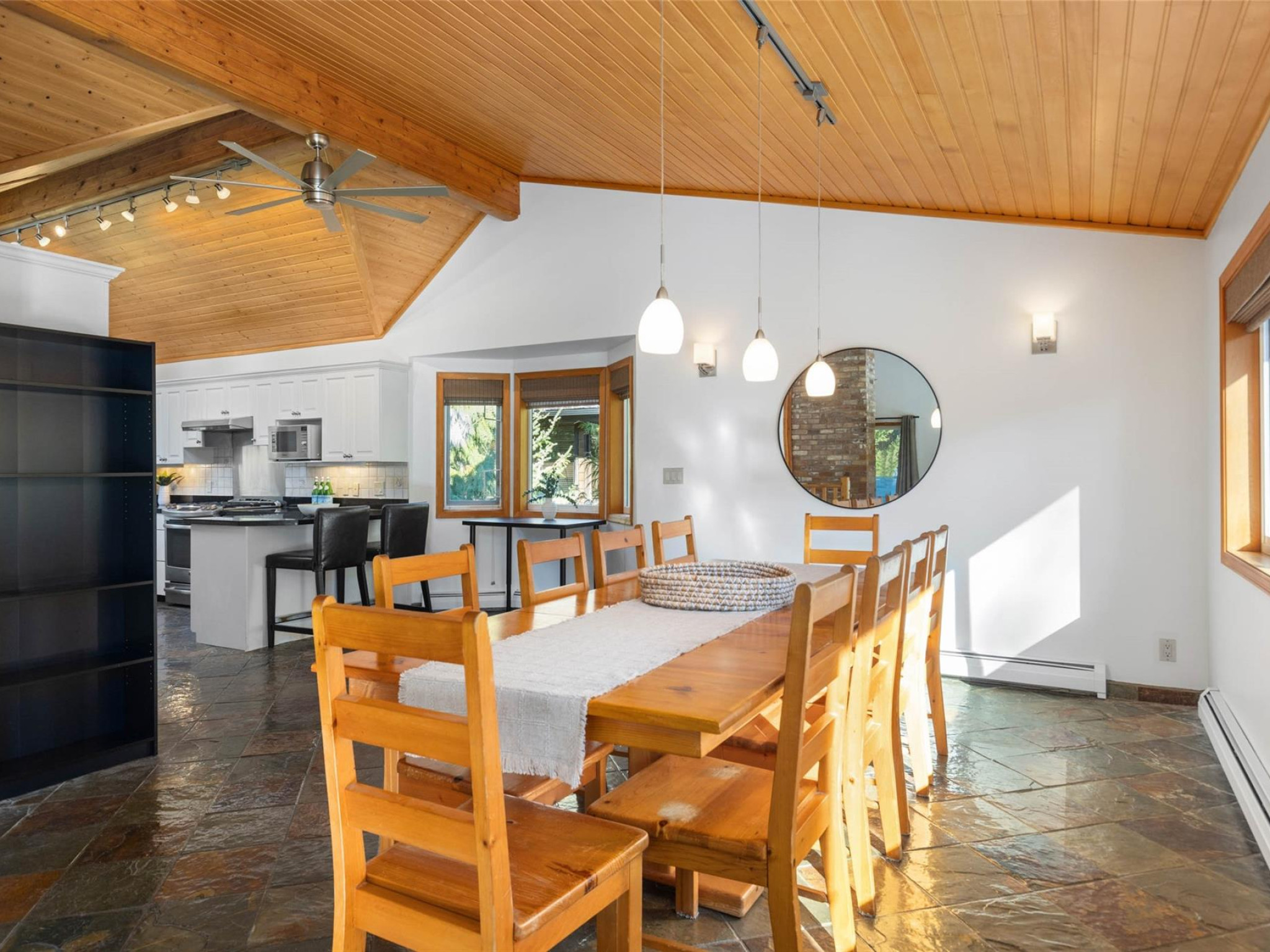 9548 Emerald Drive image 8