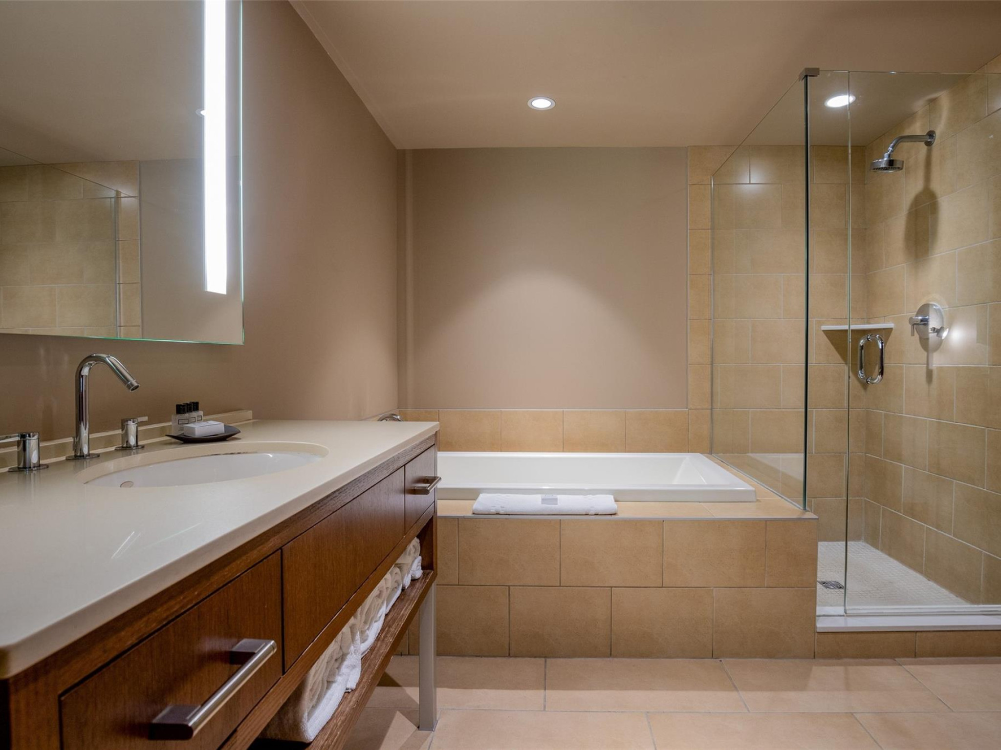 401C-2020 London Lane image 12