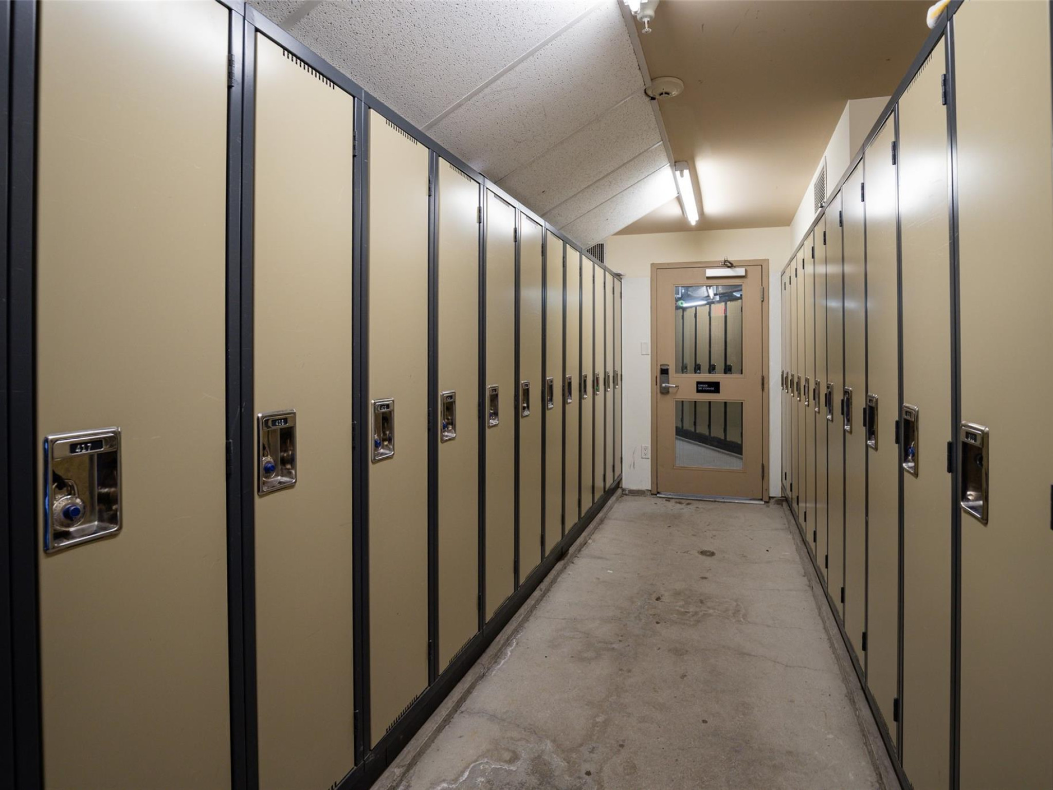 401C-2020 London Lane image 28