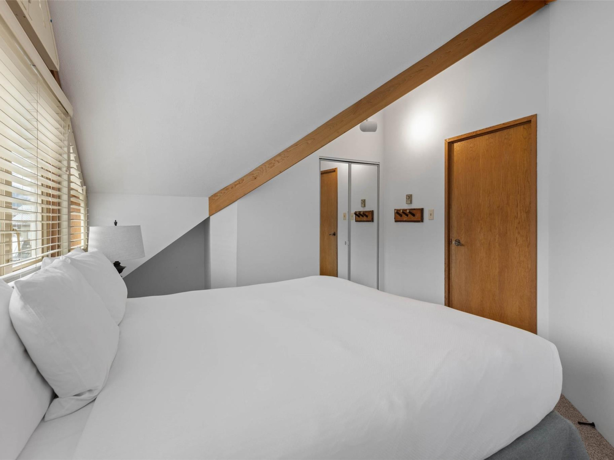 A-4324 Sunrise Alley image 16