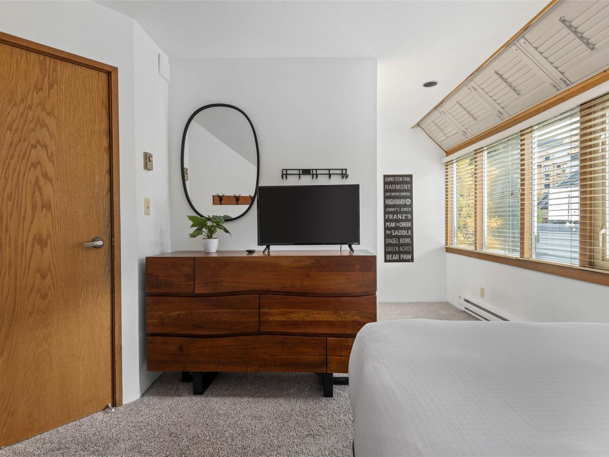 A-4324 Sunrise Alley image 21