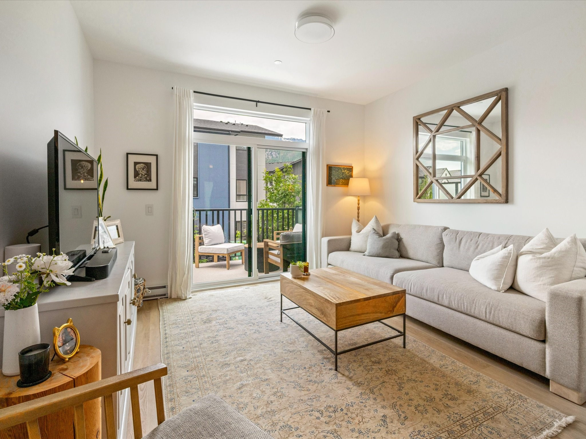 1425 Shoal Way image 1