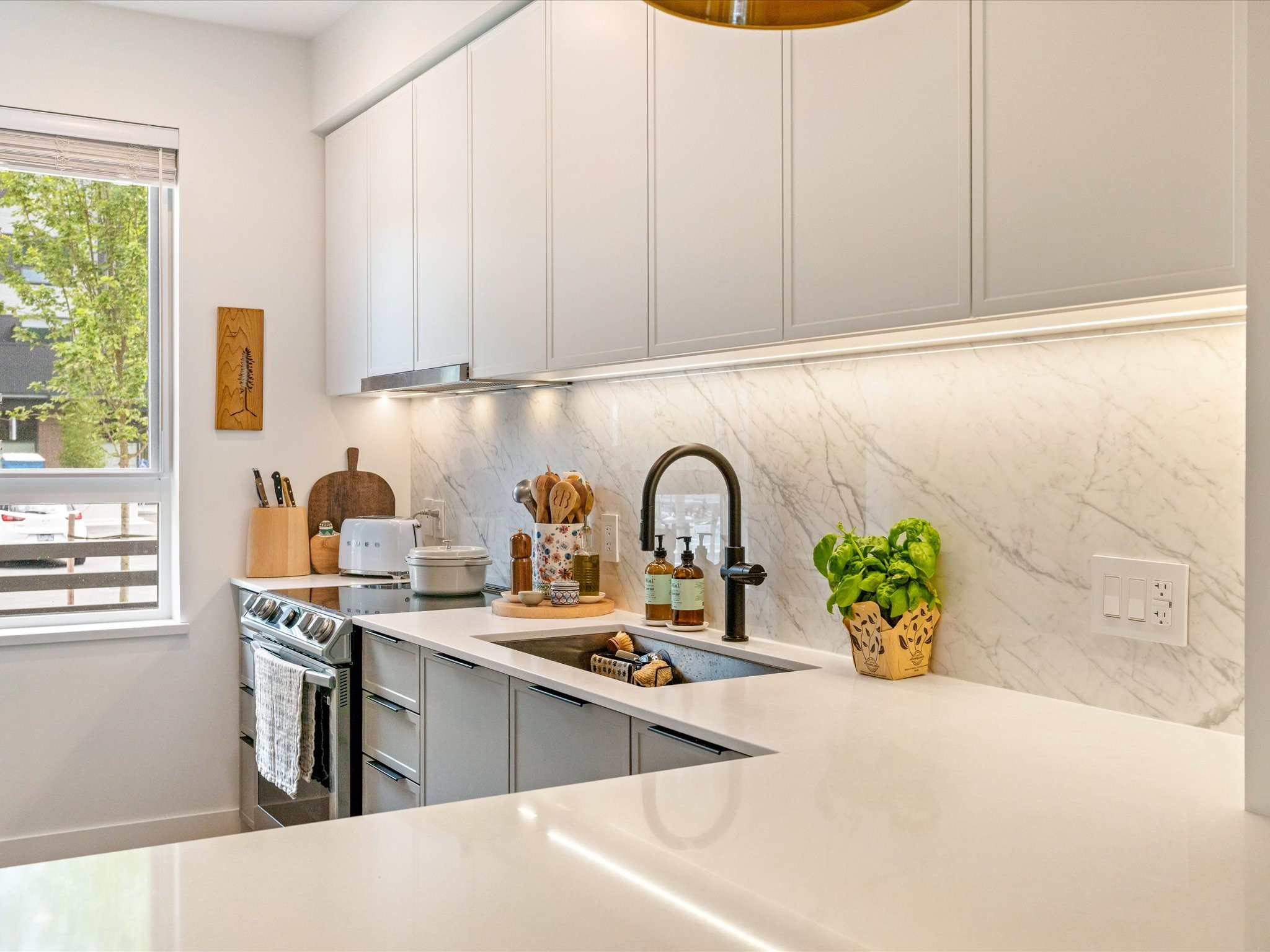 1425 Shoal Way image 2