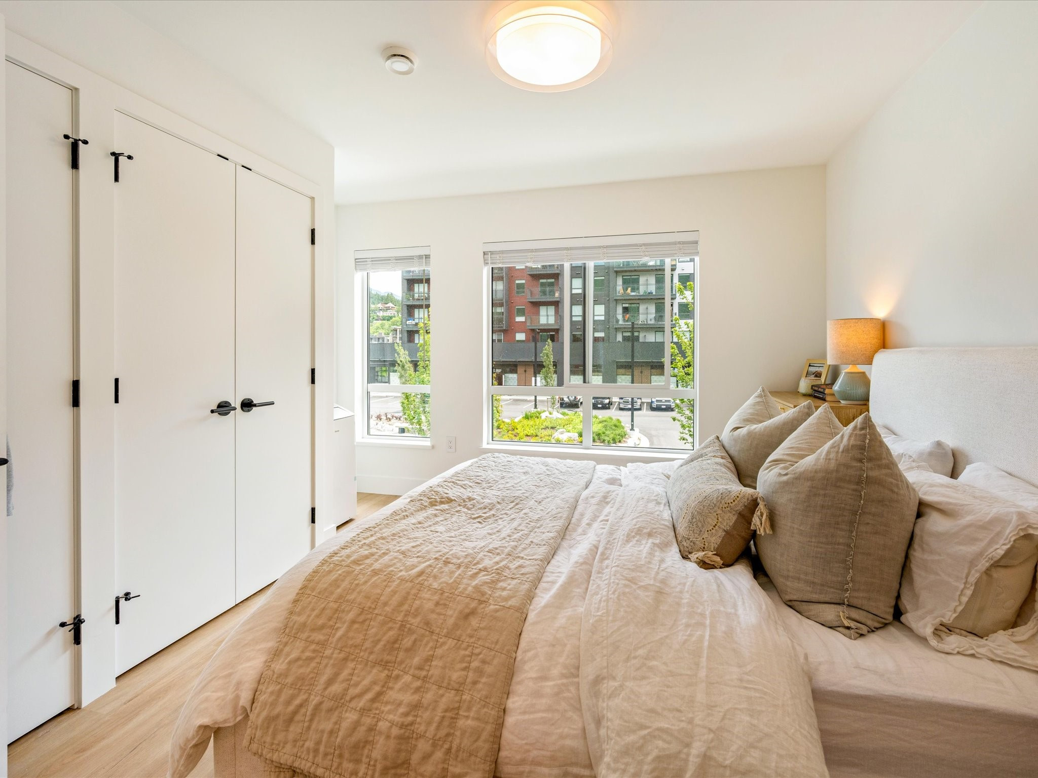 1425 Shoal Way image 5