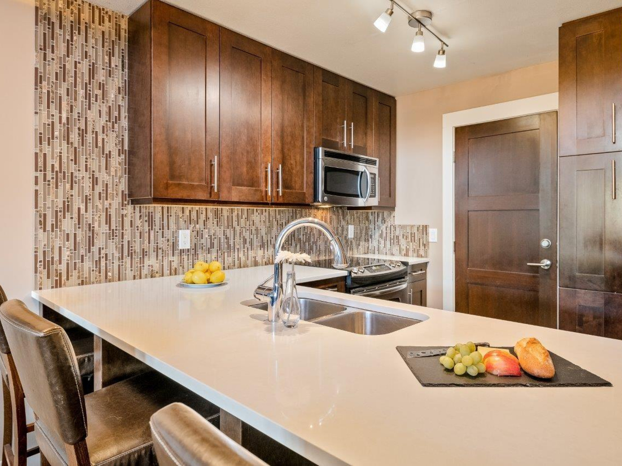 321-4573 Chateau Boulevard image 14