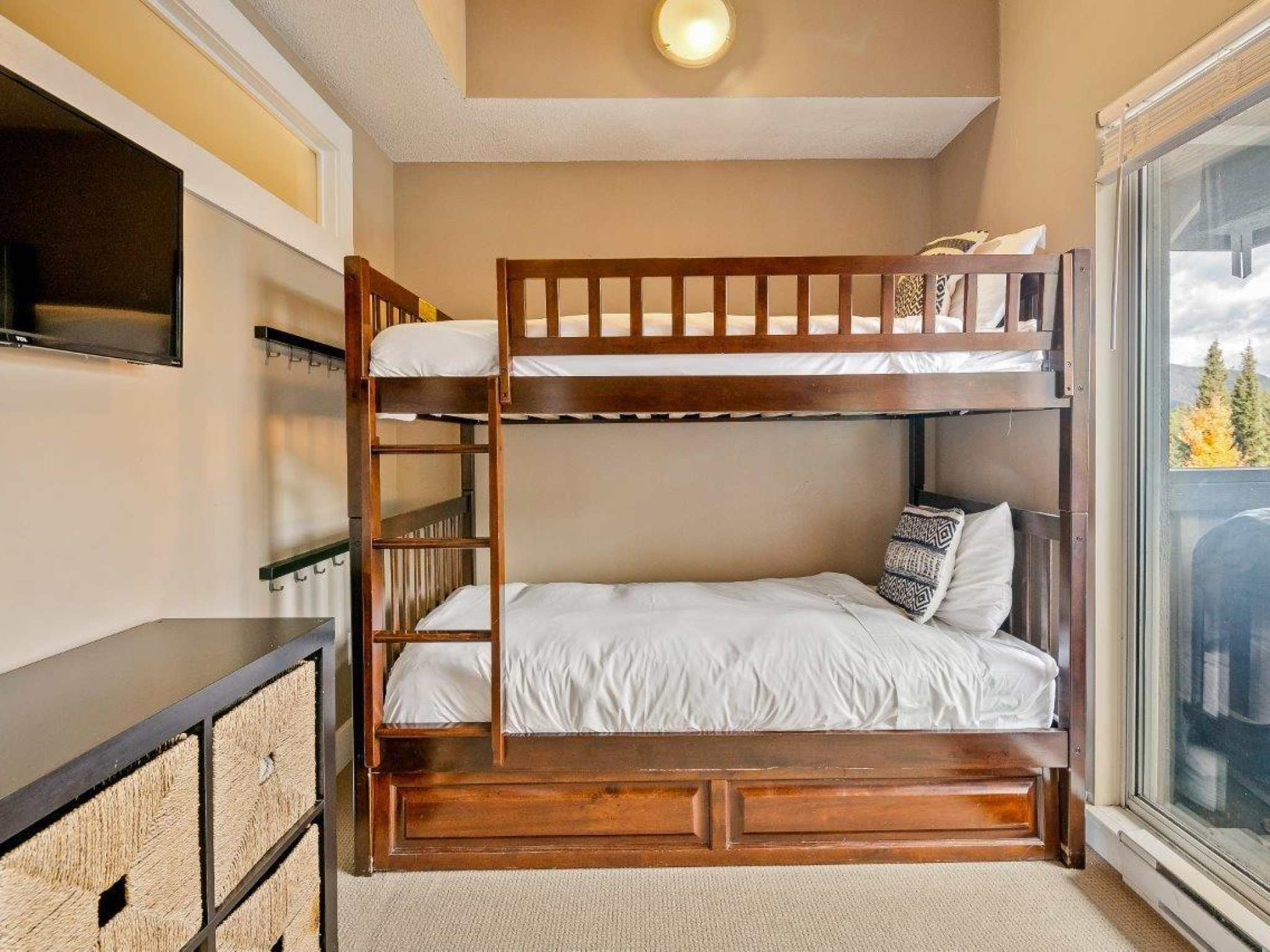 321-4573 Chateau Boulevard image 29