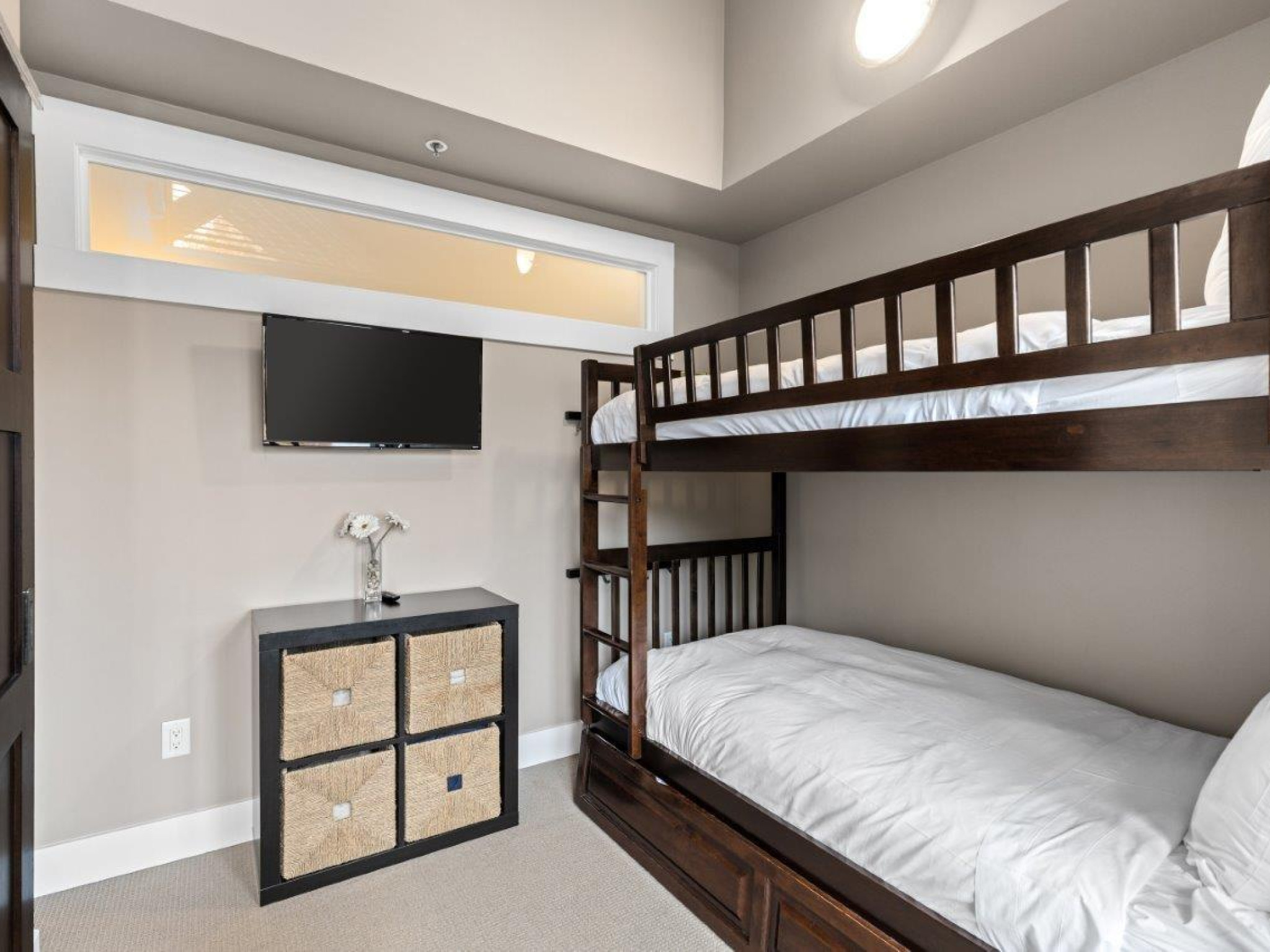 321-4573 Chateau Boulevard image 30