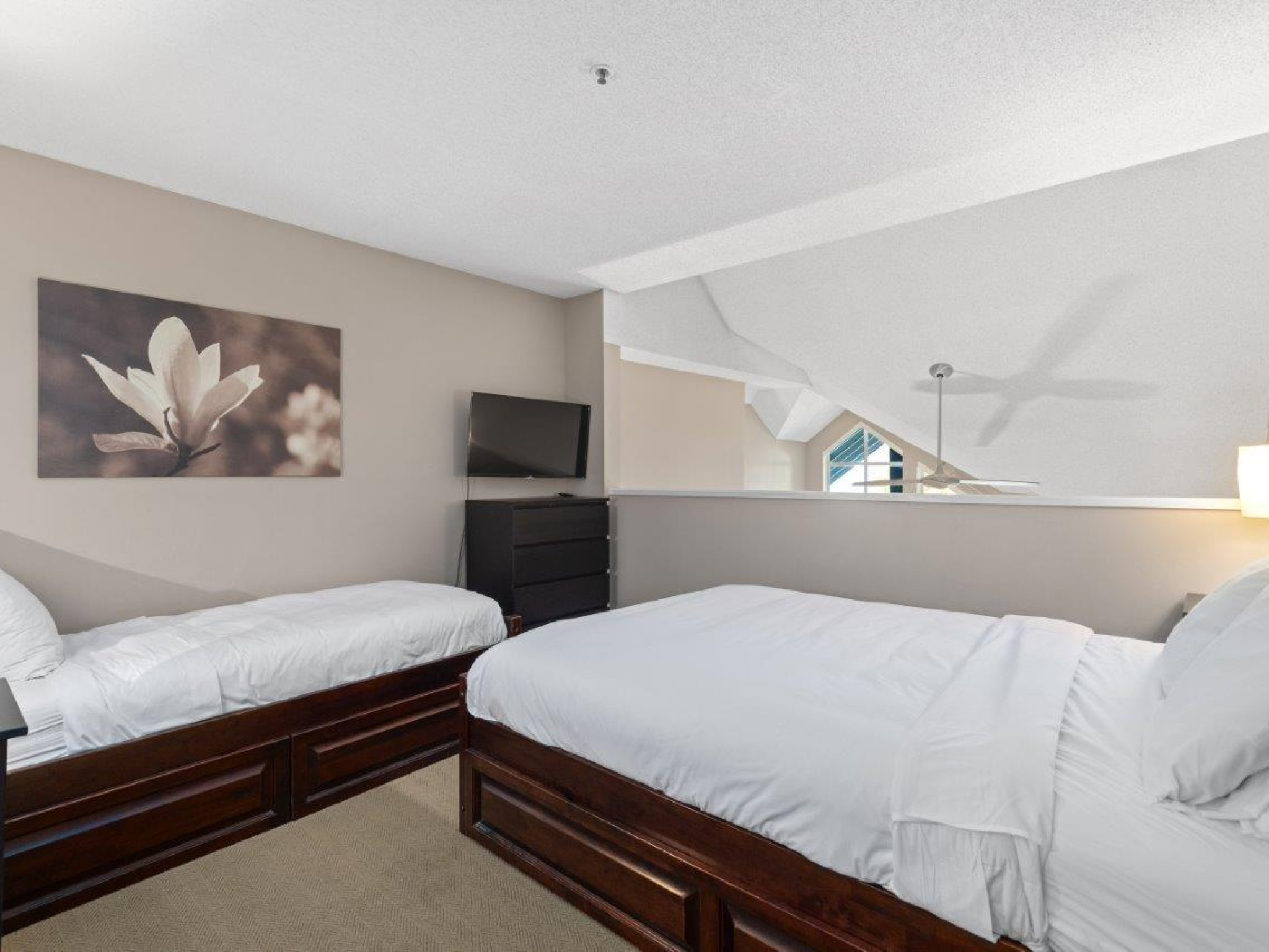 321-4573 Chateau Boulevard image 32