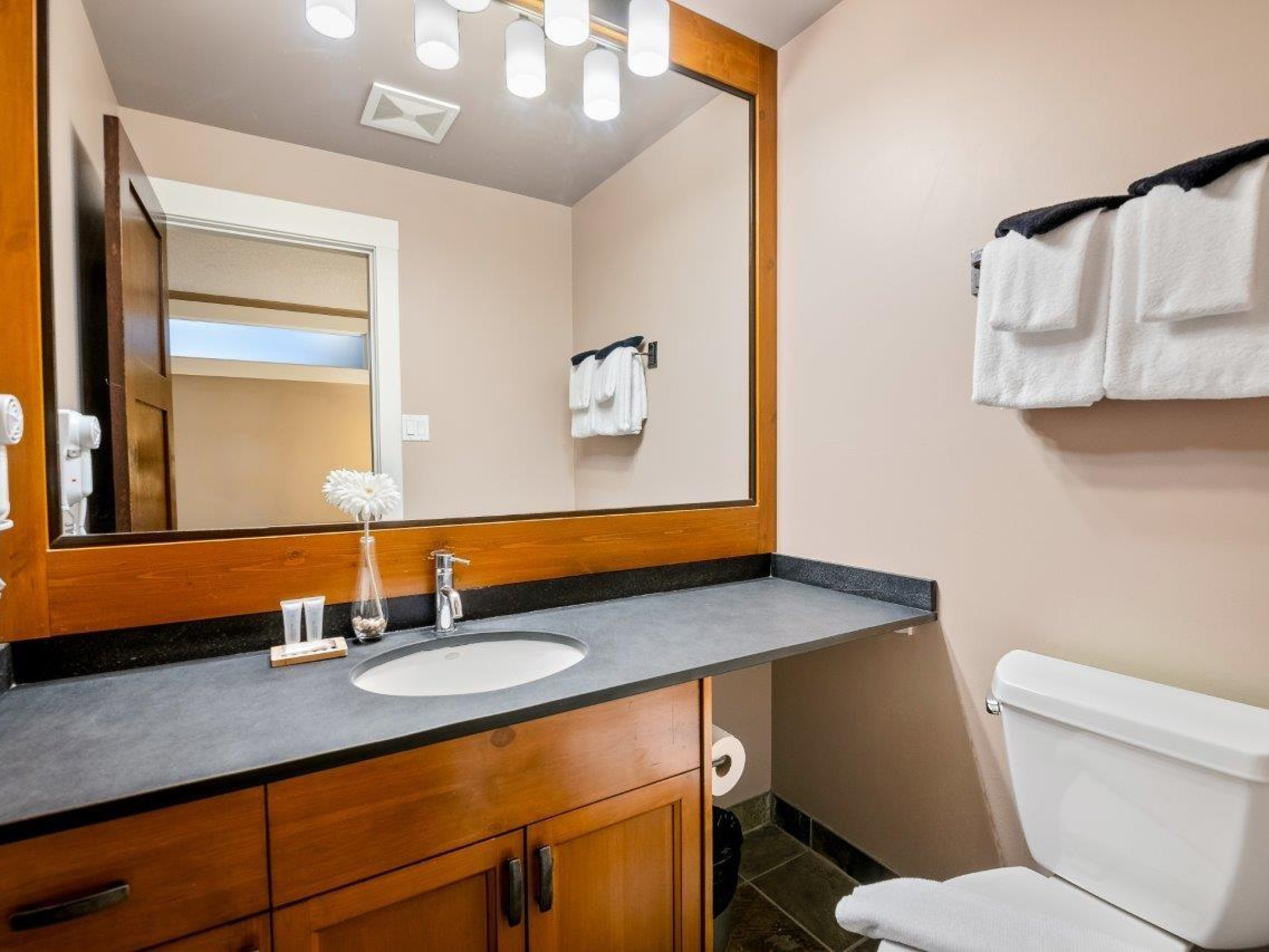 321-4573 Chateau Boulevard image 33