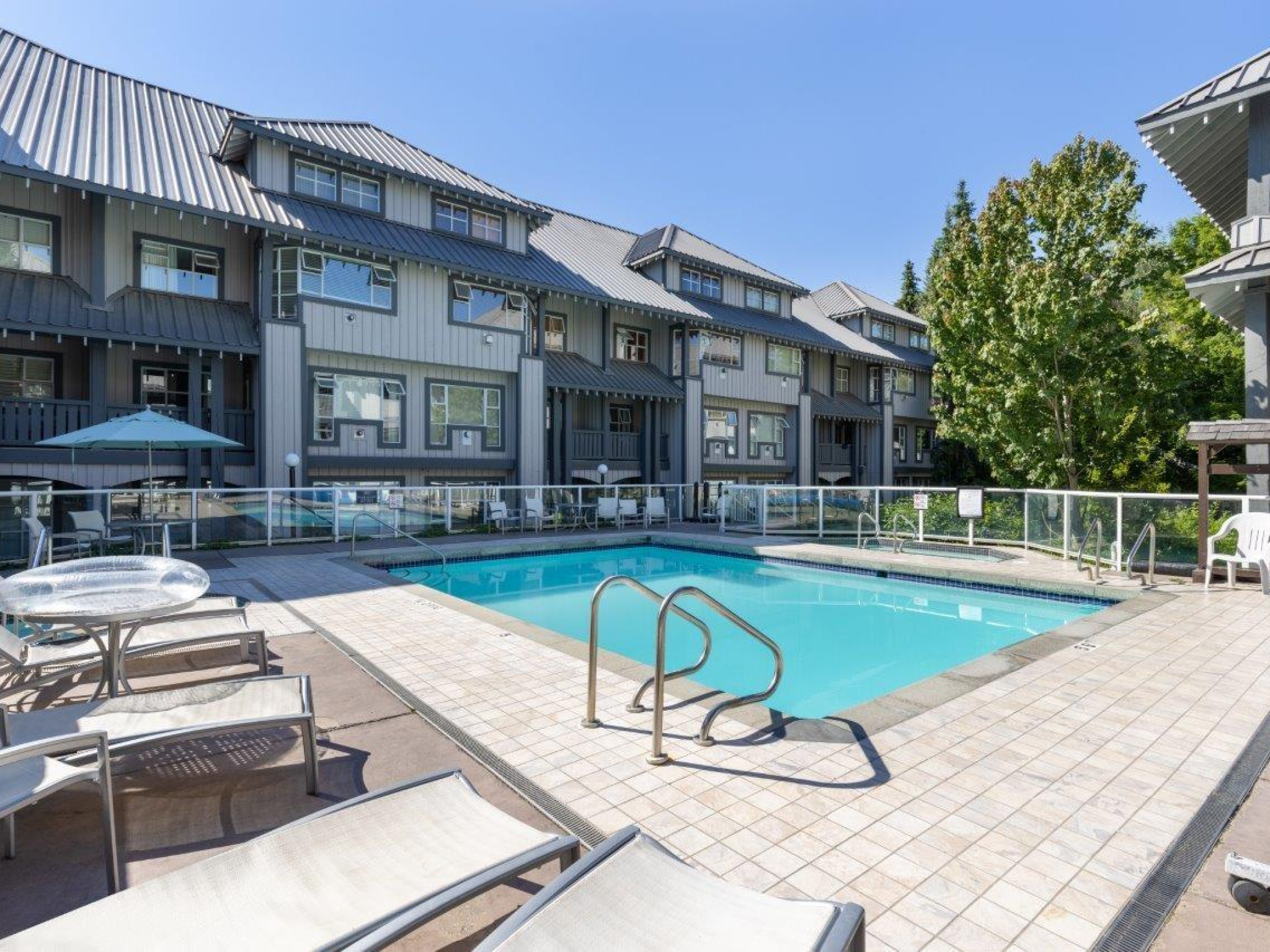 321-4573 Chateau Boulevard image 35