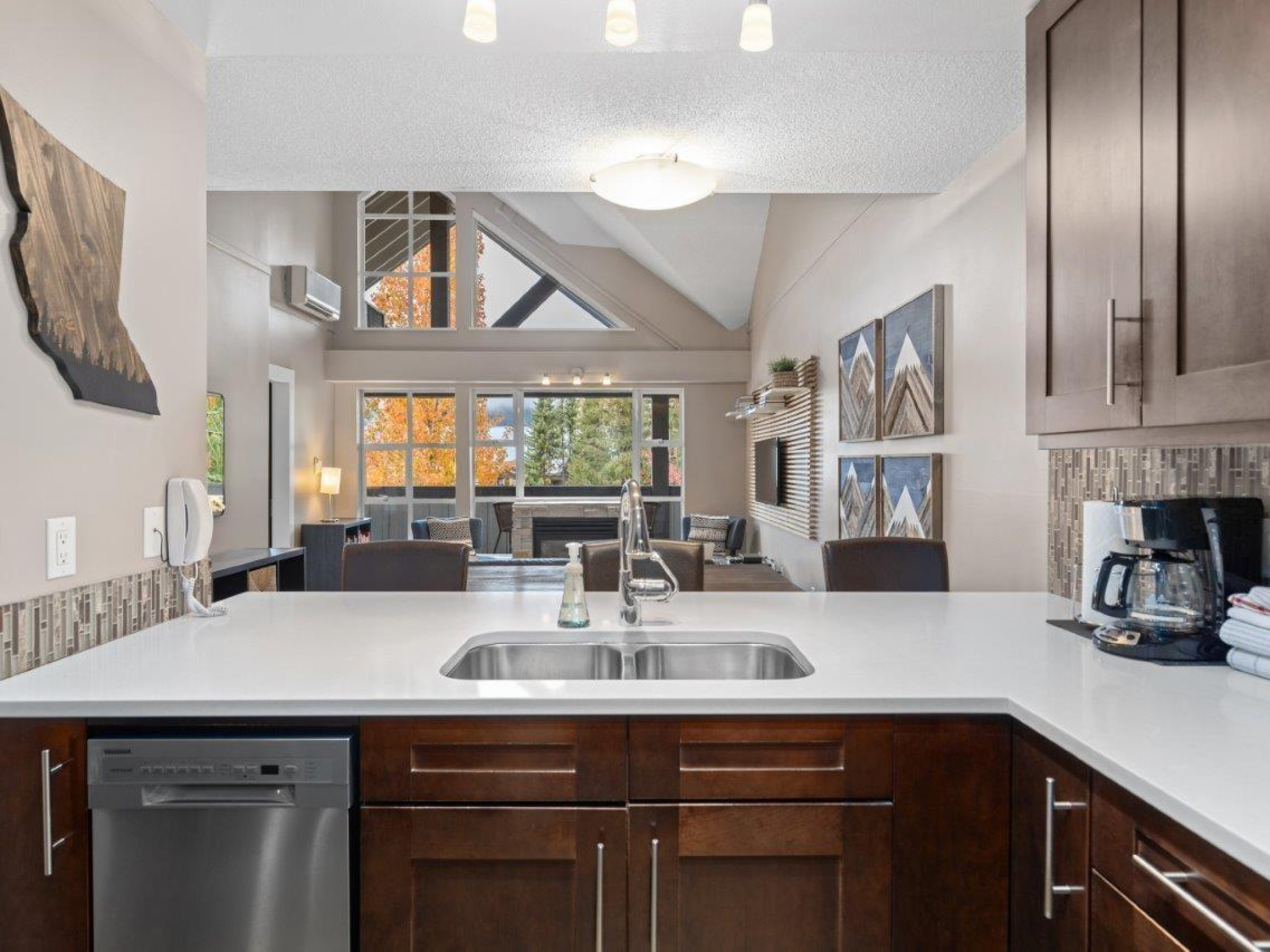 321-4573 Chateau Boulevard image 6