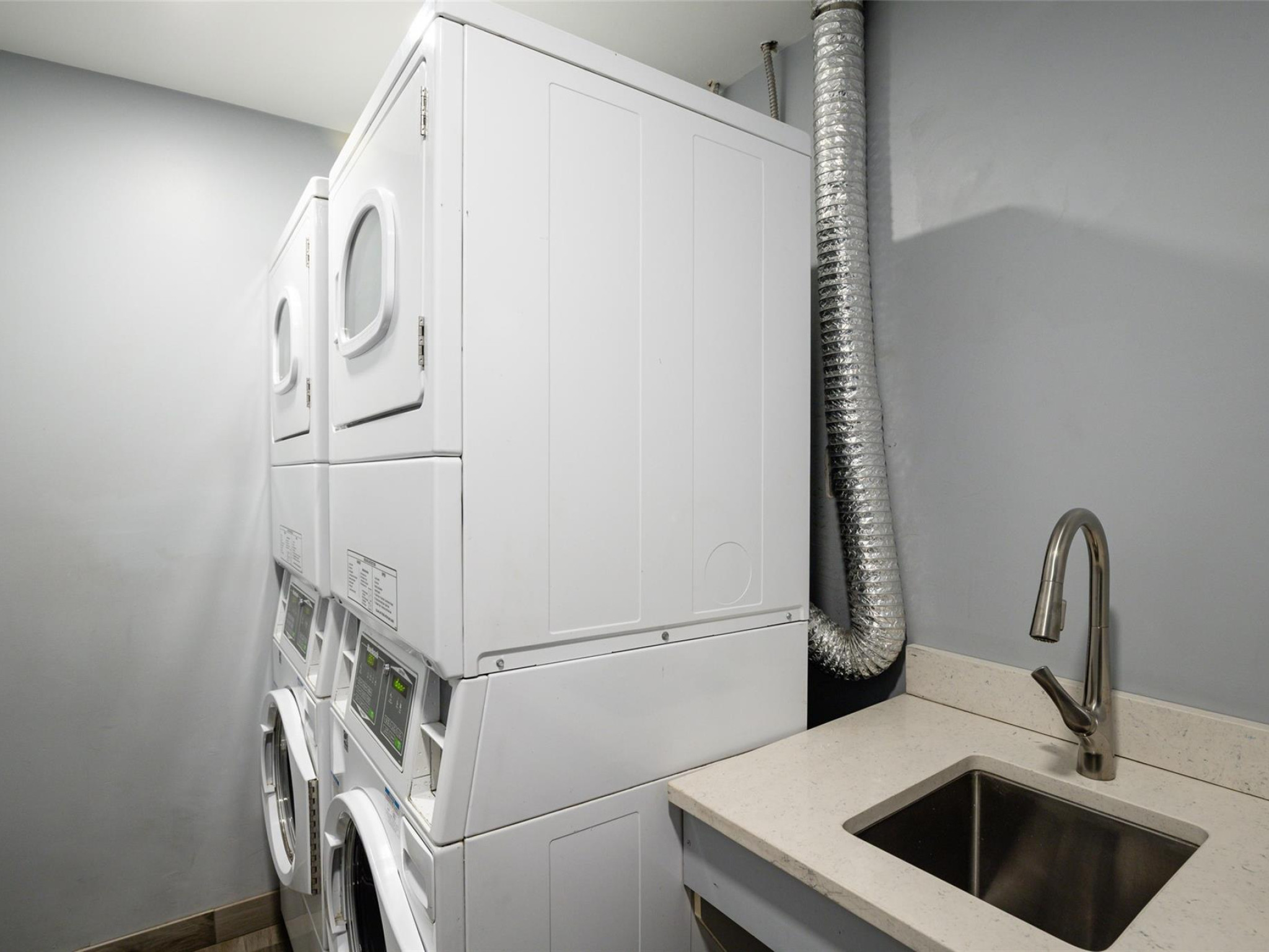 419-4369 Main Street image 20