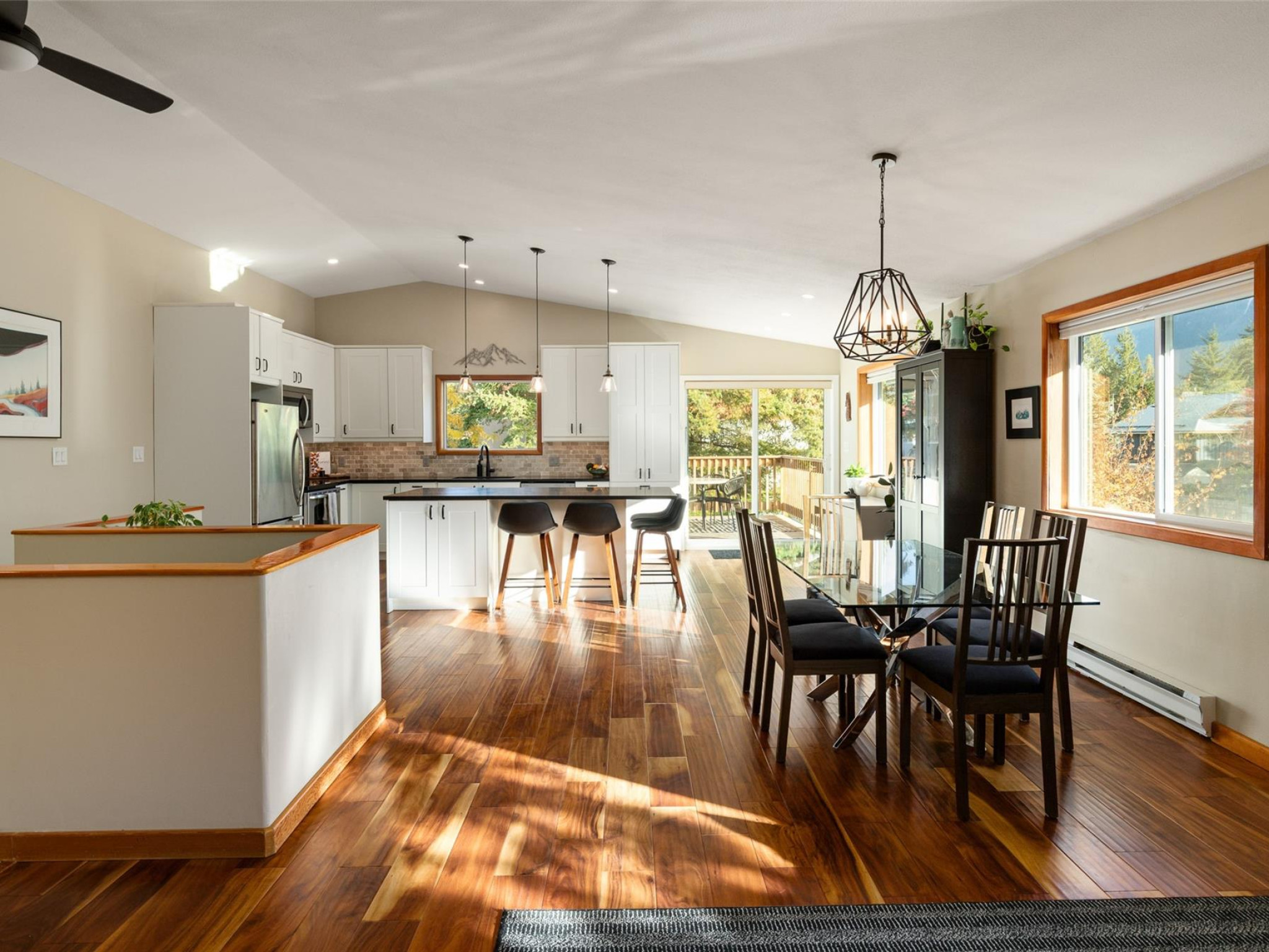 7386 Laurel Street image 9